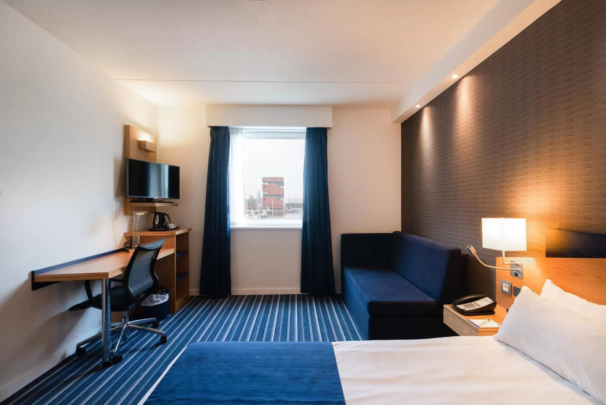 Photo of the whole room in Holiday Inn Express Antwerpen City North, an IHG Hotel