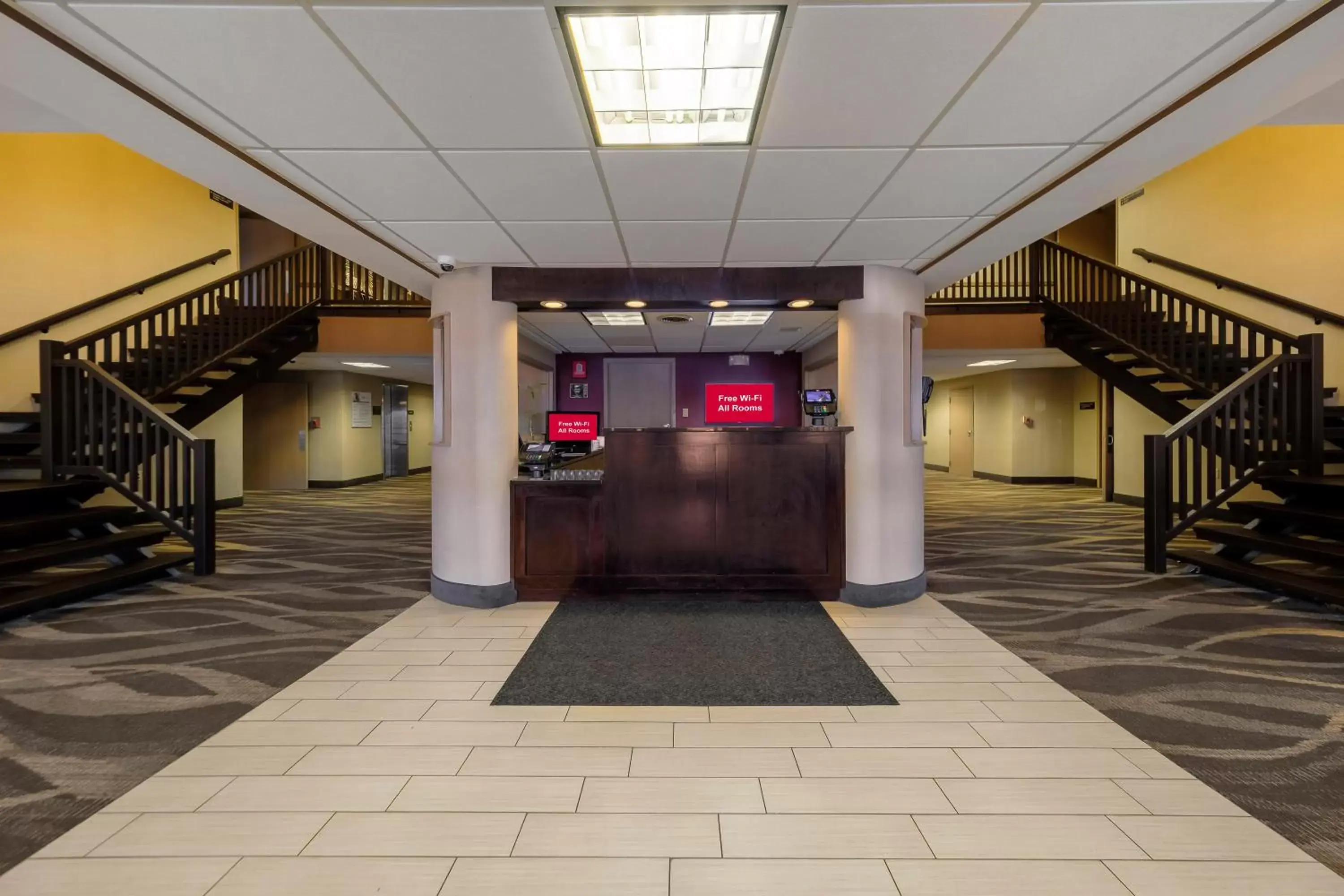 Lobby or reception, Lobby/Reception in Red Roof Inn & Suites Newburgh - Stewart Airport