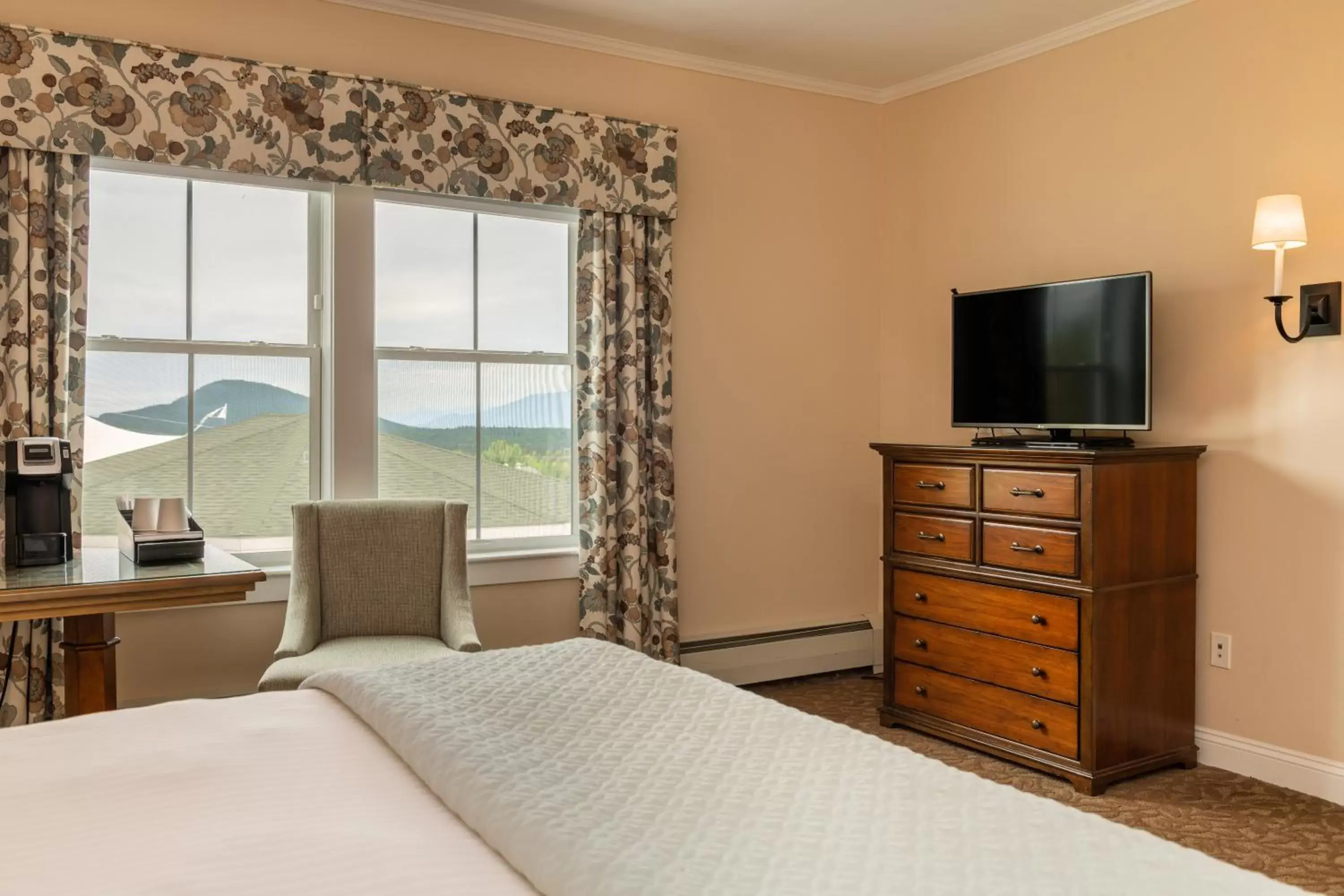 TV and multimedia, Bed in Mountain View Grand Resort & Spa