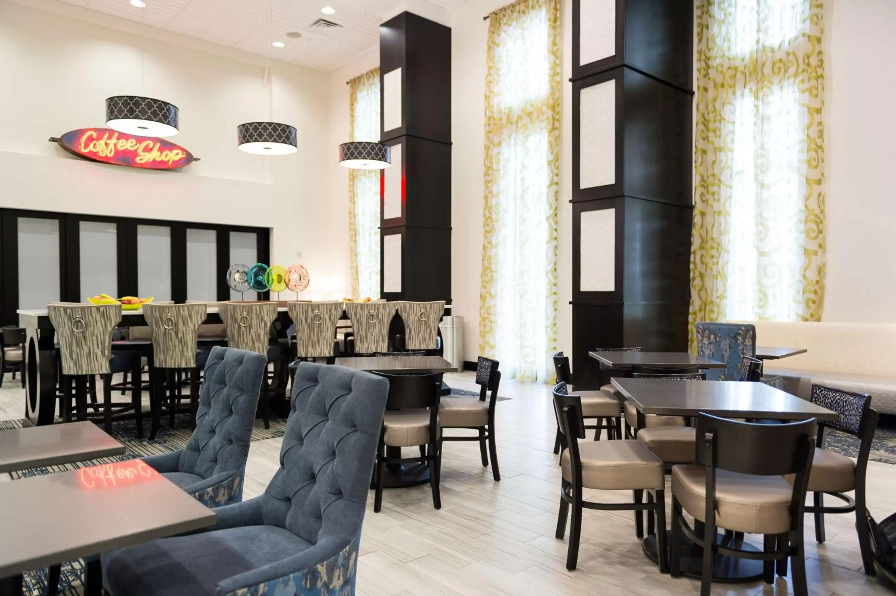 Lobby or reception, Restaurant/Places to Eat in Hampton Inn and Suites La Crosse Downtown