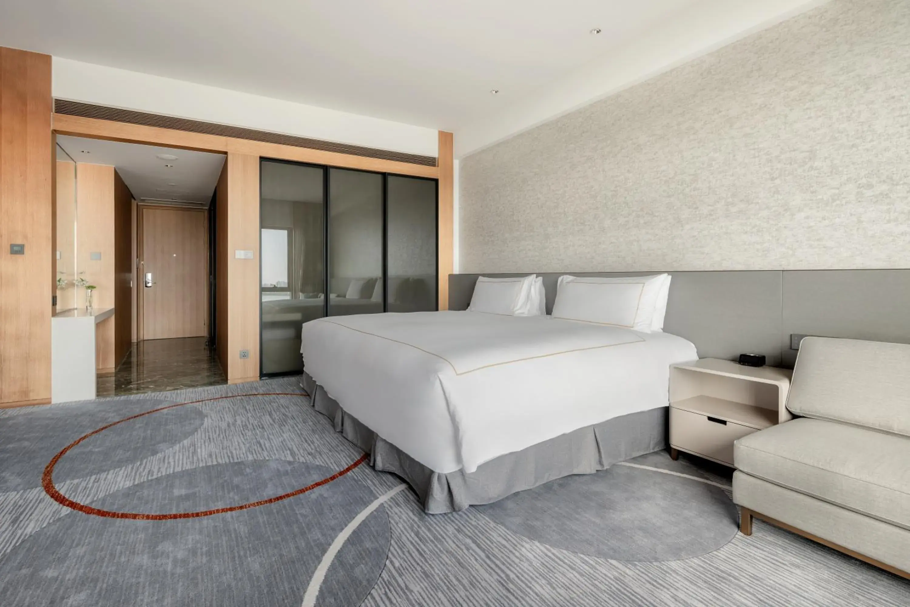 Bedroom, Bed in InterContinental Suzhou Hotel, an IHG Hotel