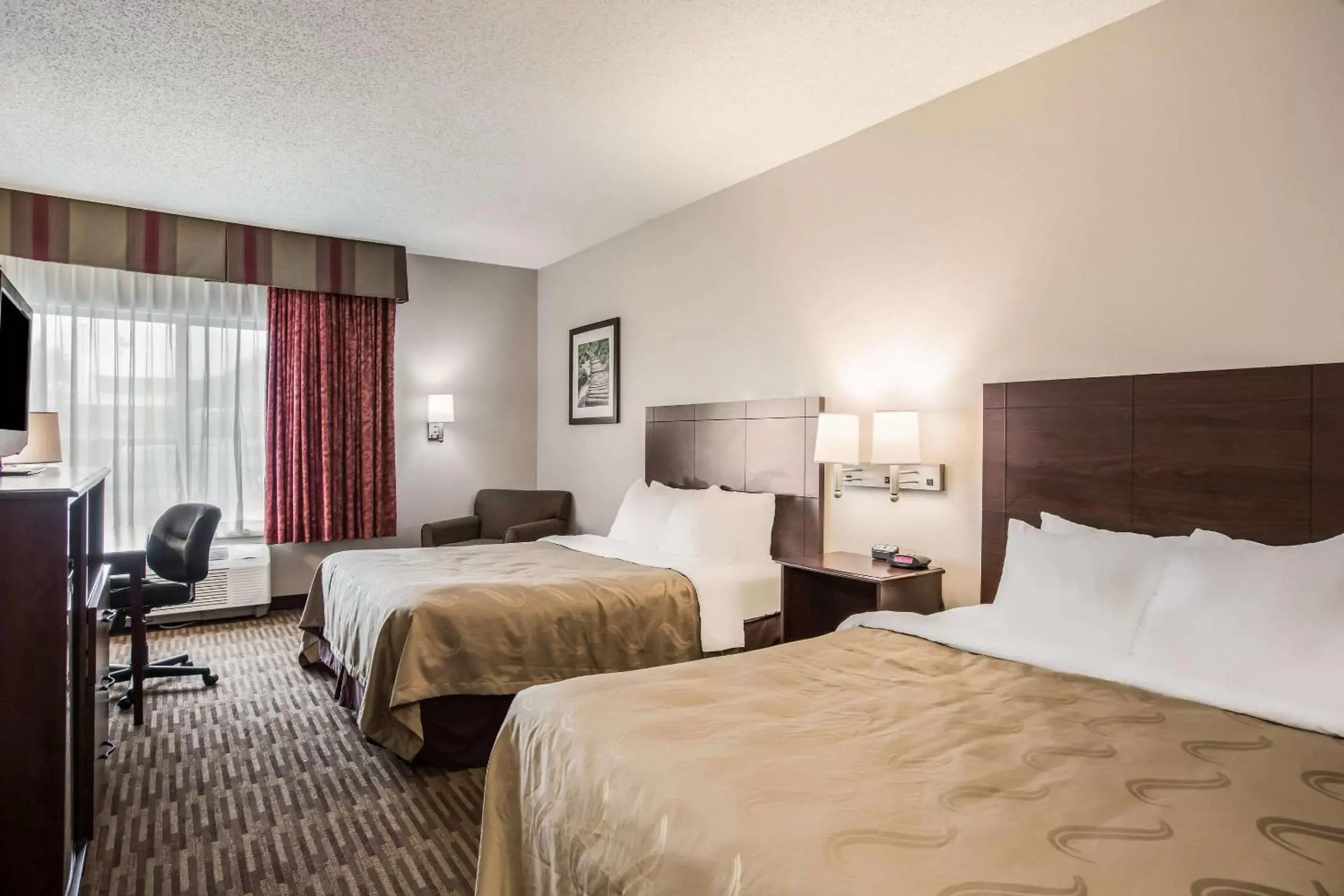 Photo of the whole room, Bed in Quality Inn & Suites Lawrence - University Area
