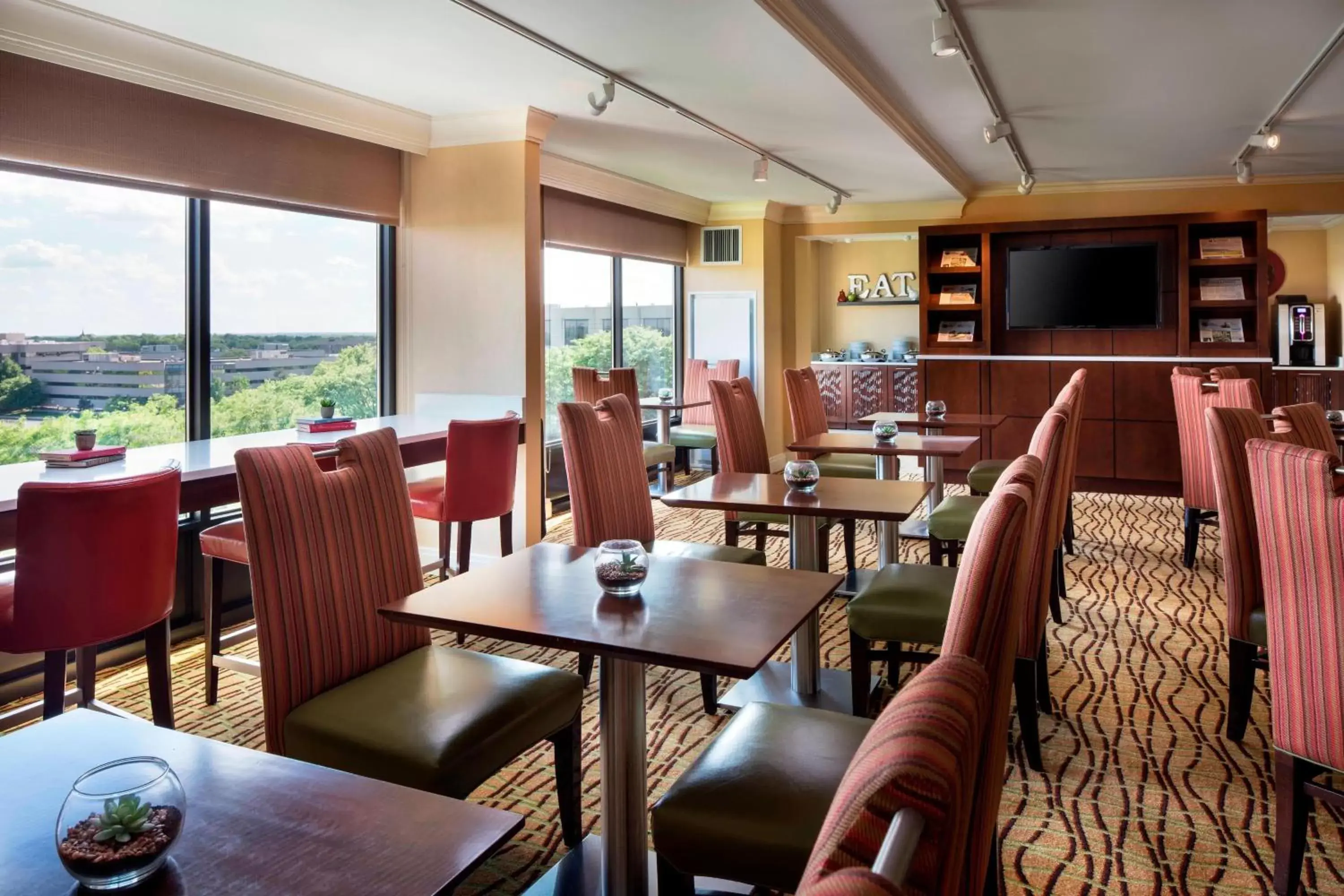 Lounge or bar, Restaurant/Places to Eat in Chicago Marriott Naperville