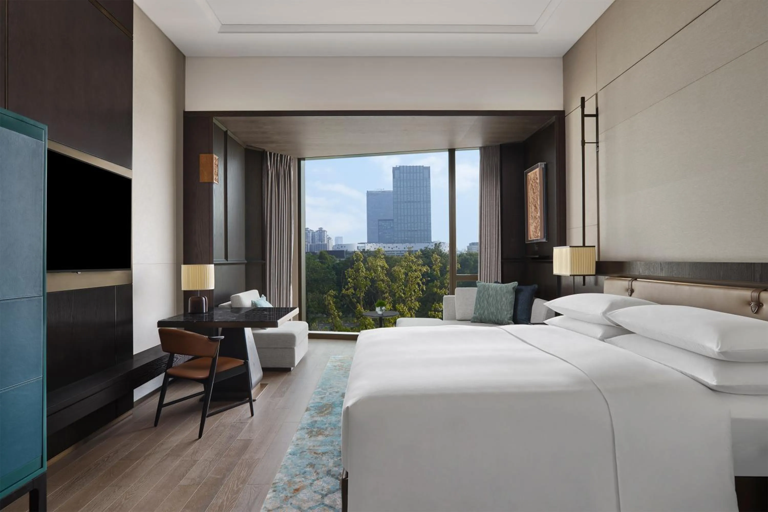 TV and multimedia, Bed in Guangzhou Marriott Hotel Baiyun