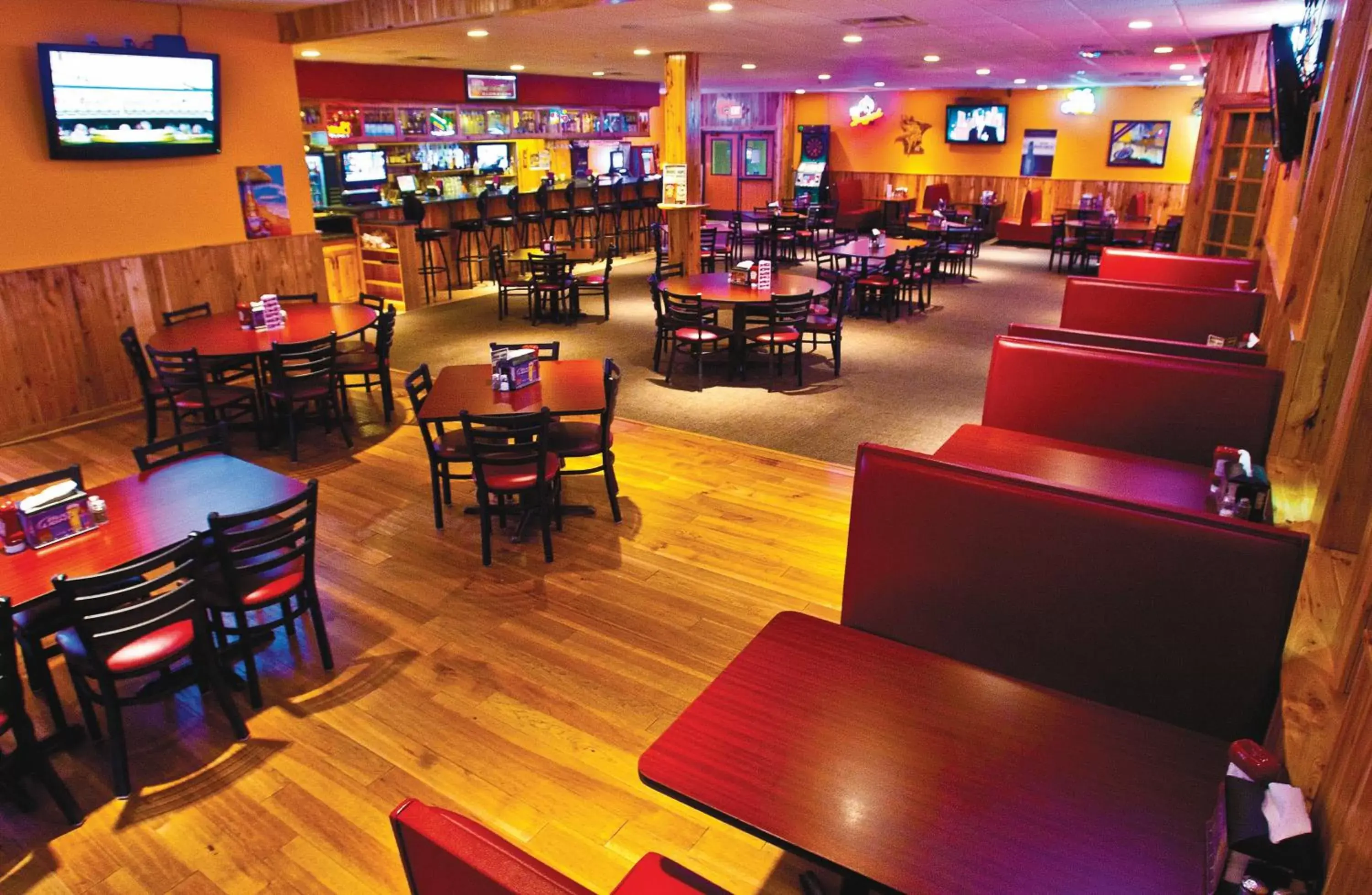 Dining area in Norwood Inn & Suites Worthington