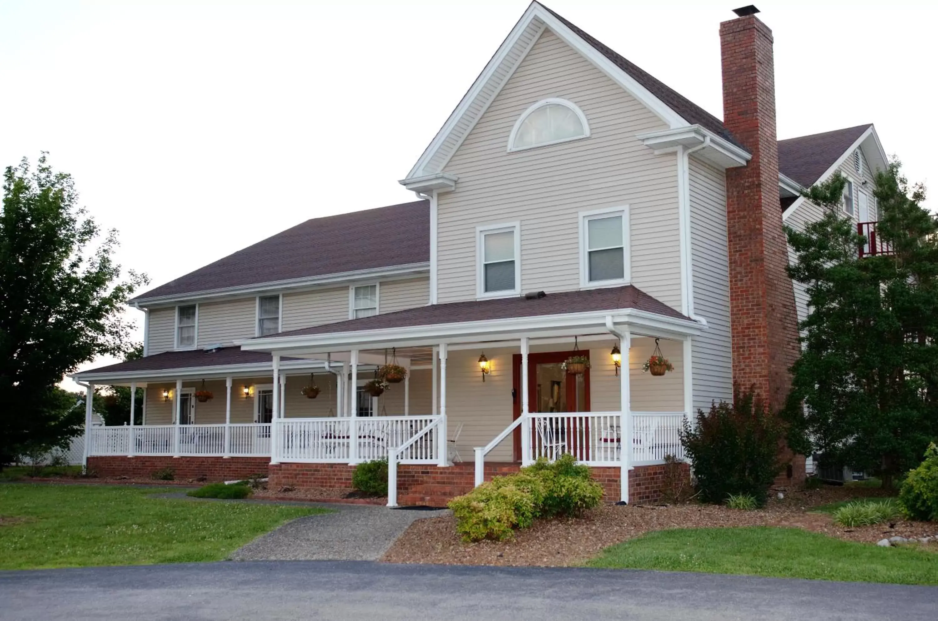 Property Building in Four Seasons Country Inn