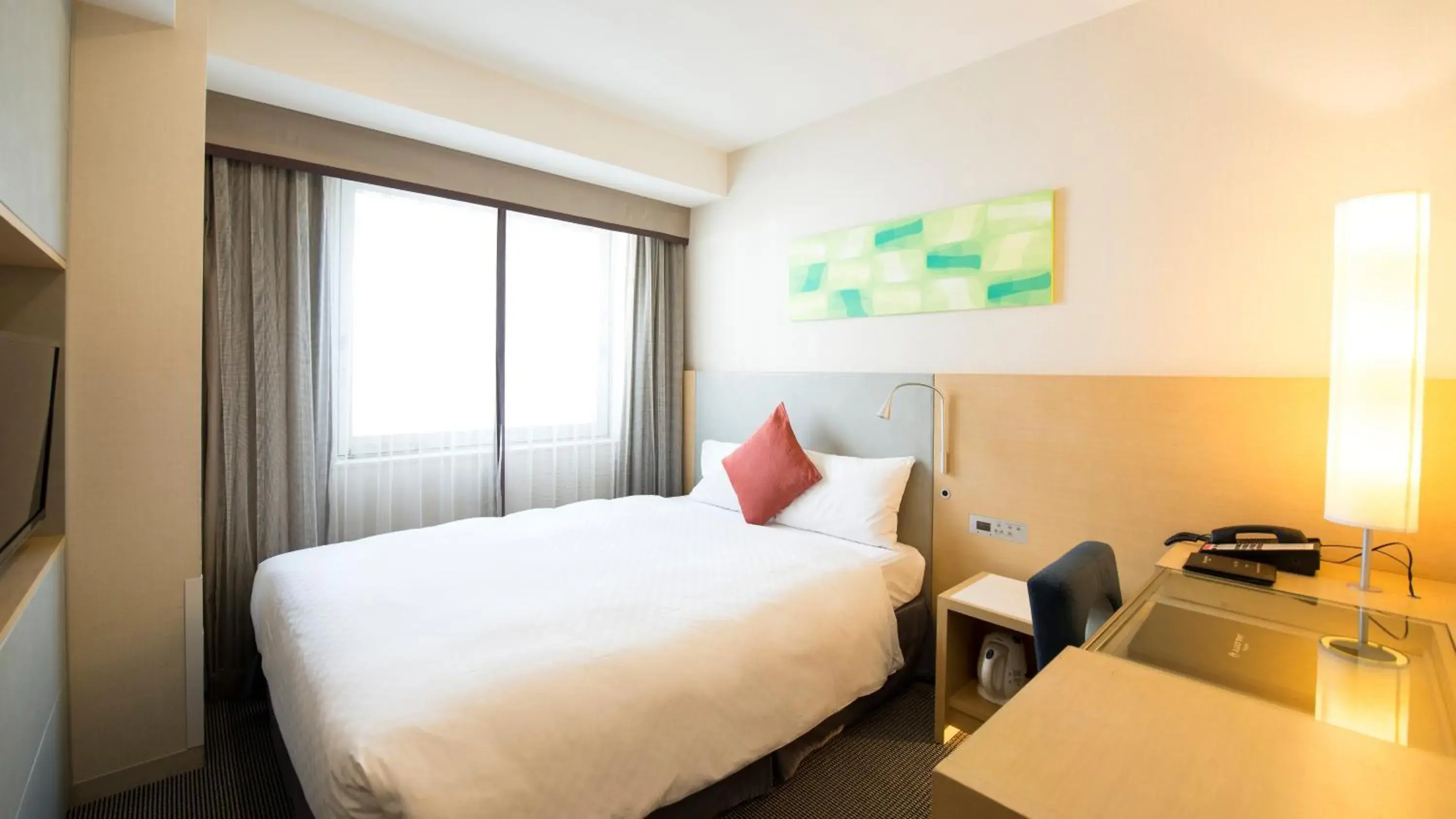 Photo of the whole room, Bed in Hotel JAL City Kannai Yokohama