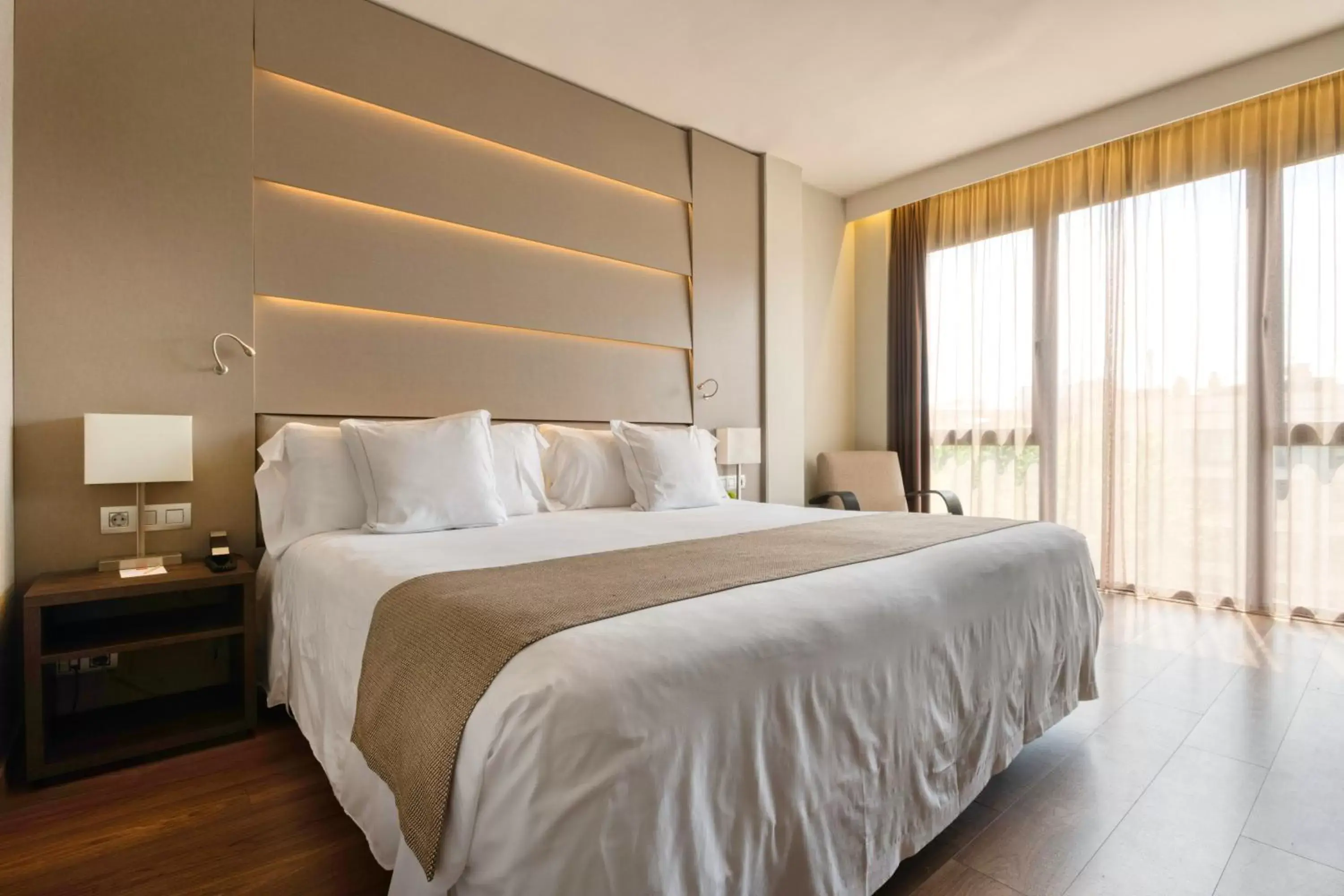 Photo of the whole room, Bed in Hotel America Barcelona