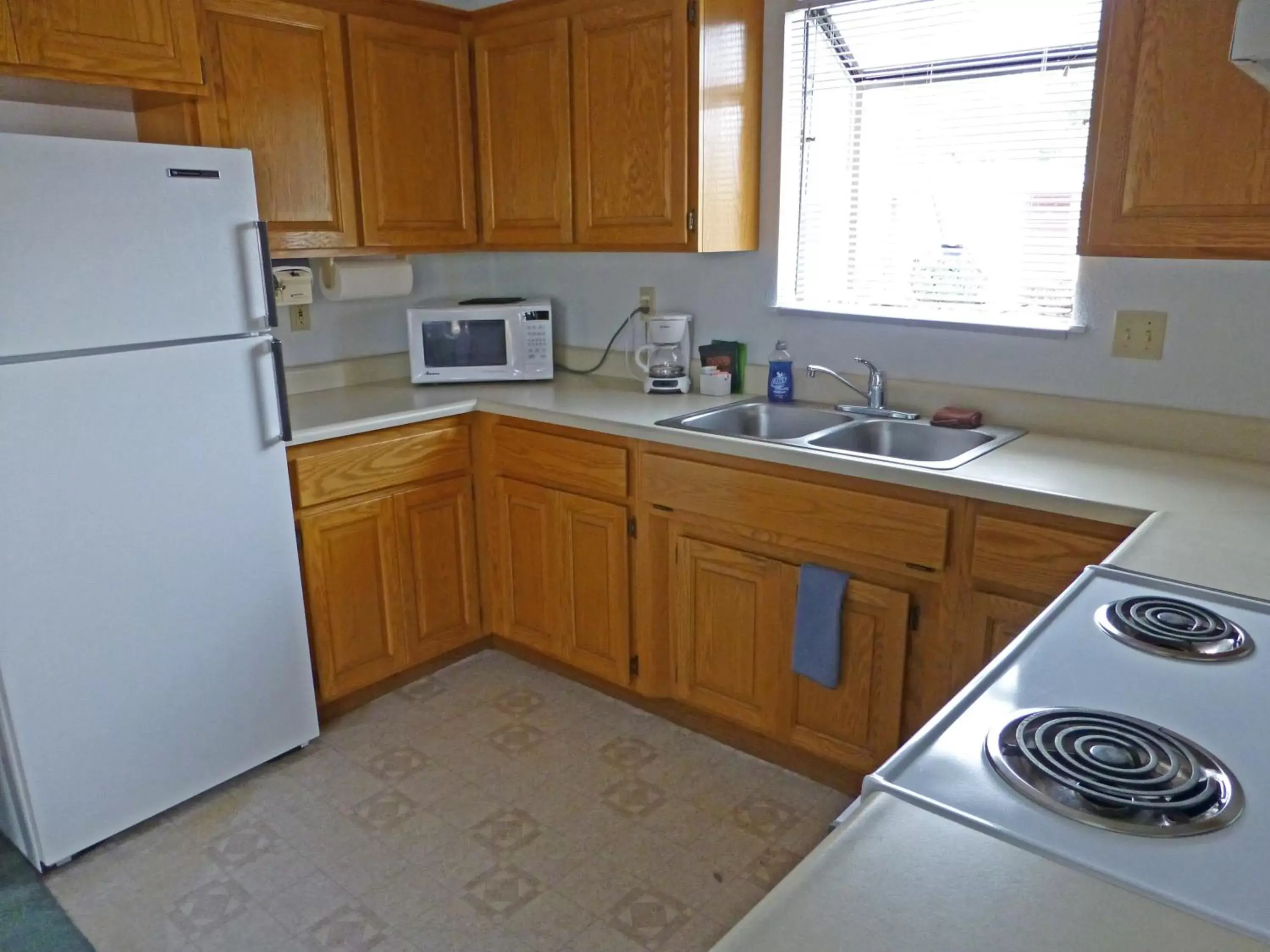Kitchen or kitchenette, Kitchen/Kitchenette in Redwood Suites