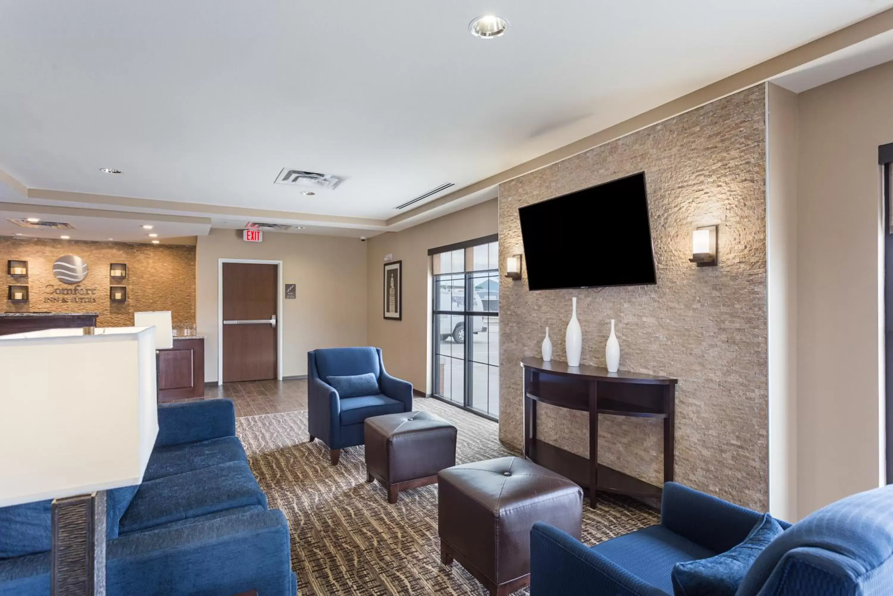 Communal lounge/ TV room, Seating Area in Comfort Inn & Suites Zachary