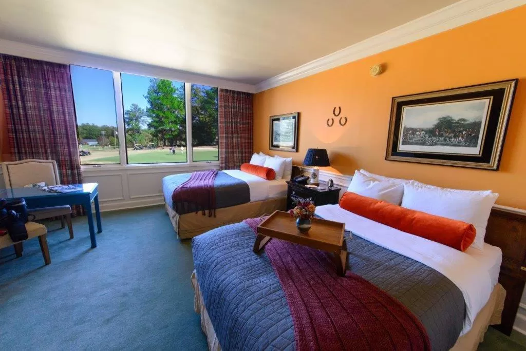 Bed in The Inn at Houndslake