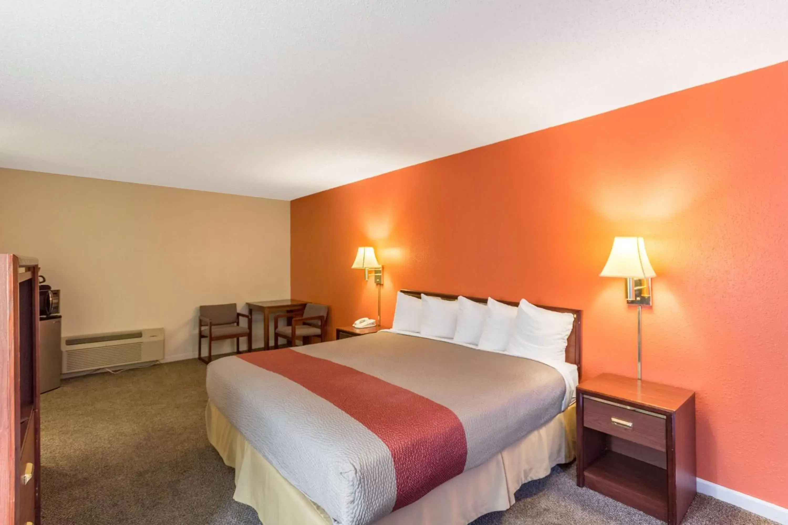 Photo of the whole room, Bed in Motel 6-Butte, MT - Historic City Center