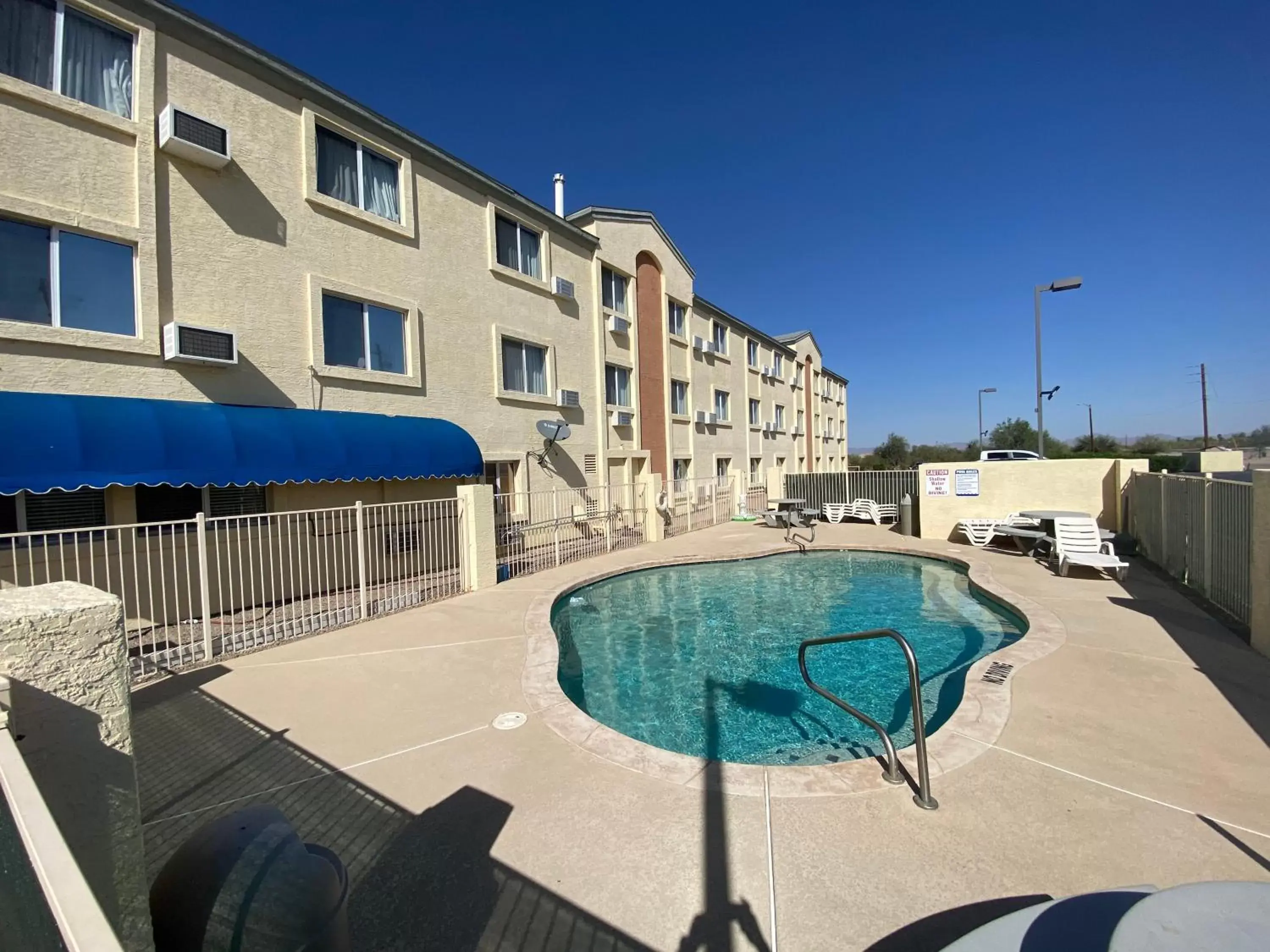 Property building, Swimming Pool in Americas Choice Inn & Suites