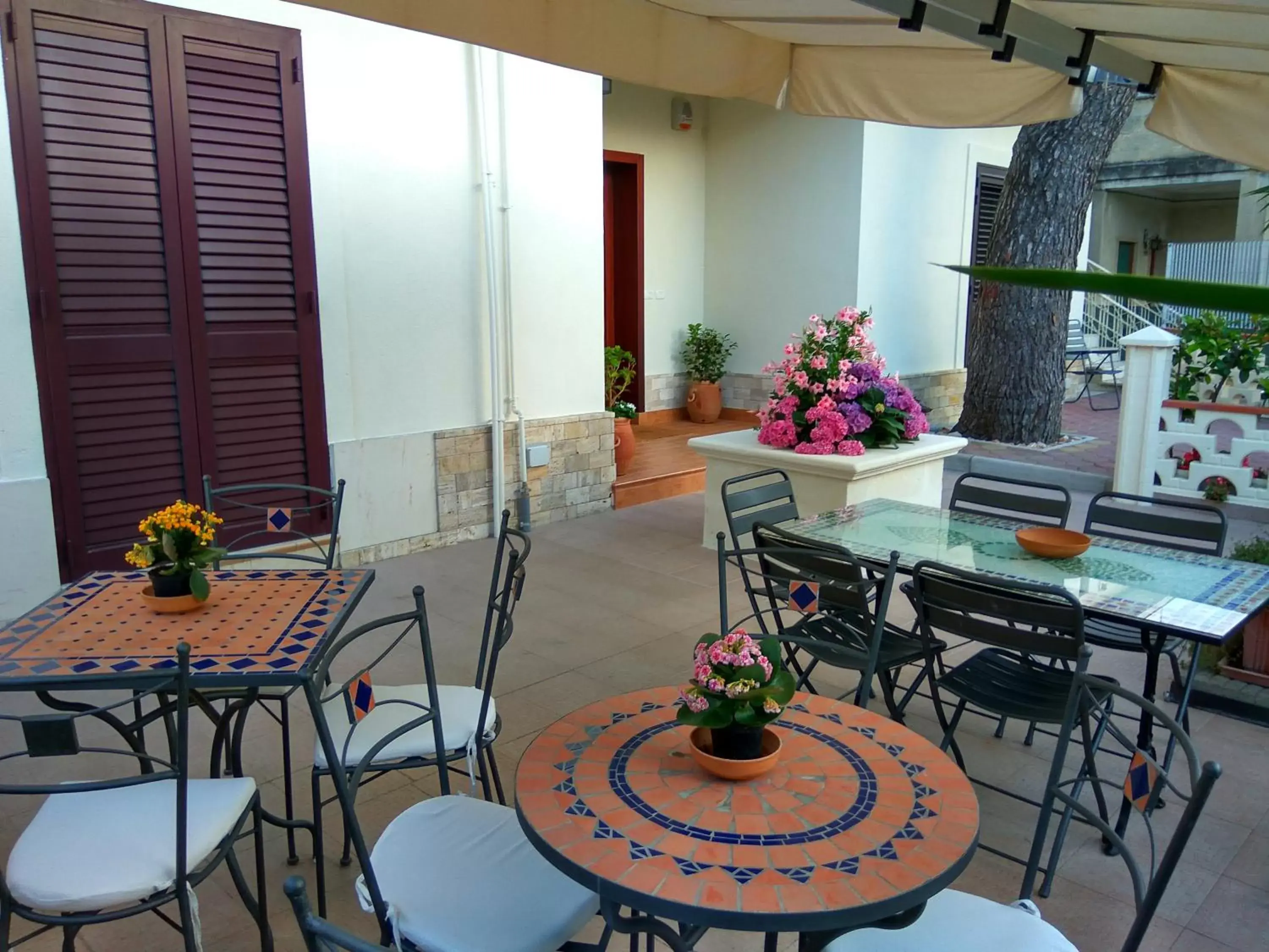 Garden, Dining Area in Le Camelie