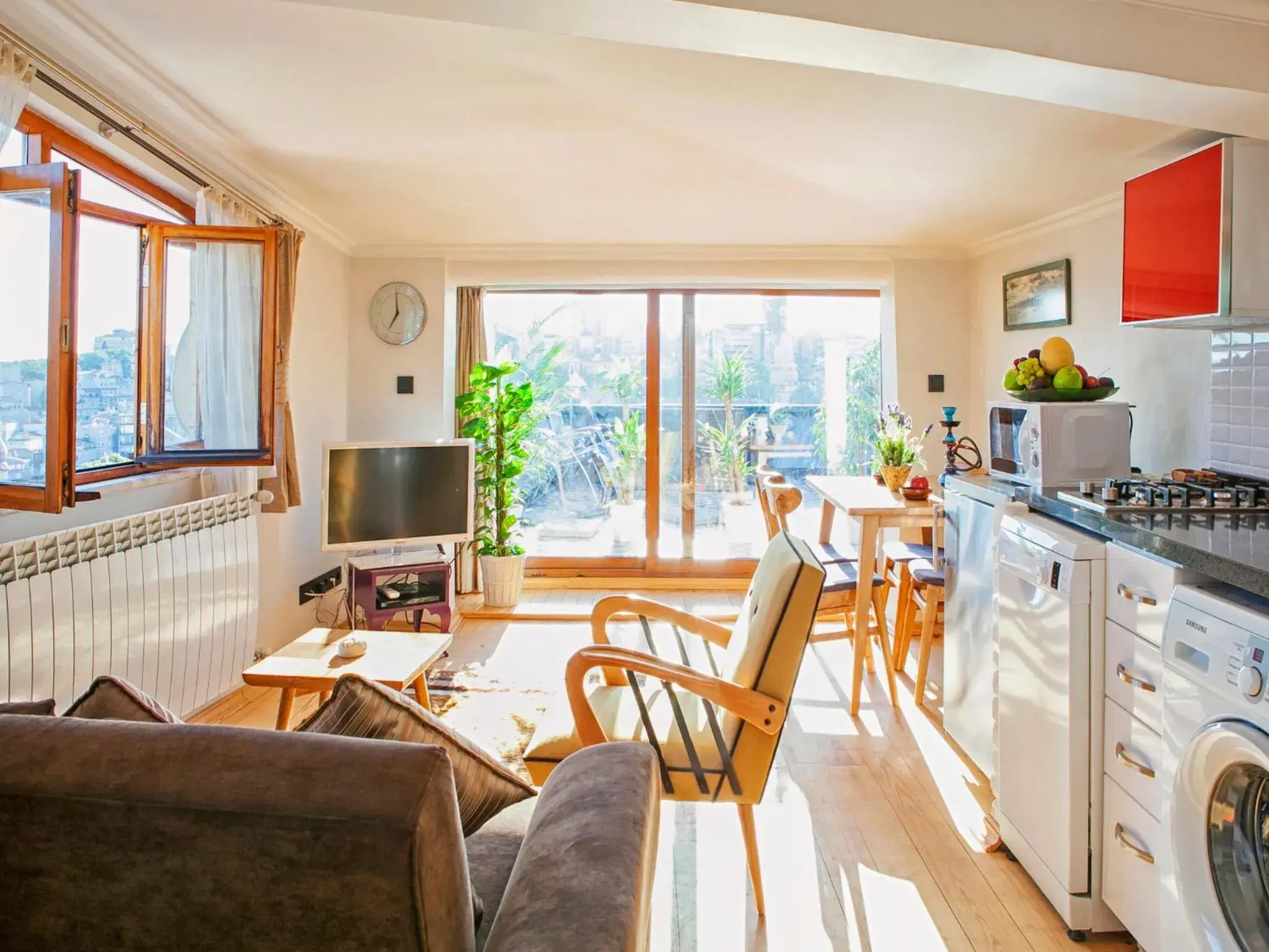 Living room, Kitchen/Kitchenette in MySuite Istanbul Cihangir