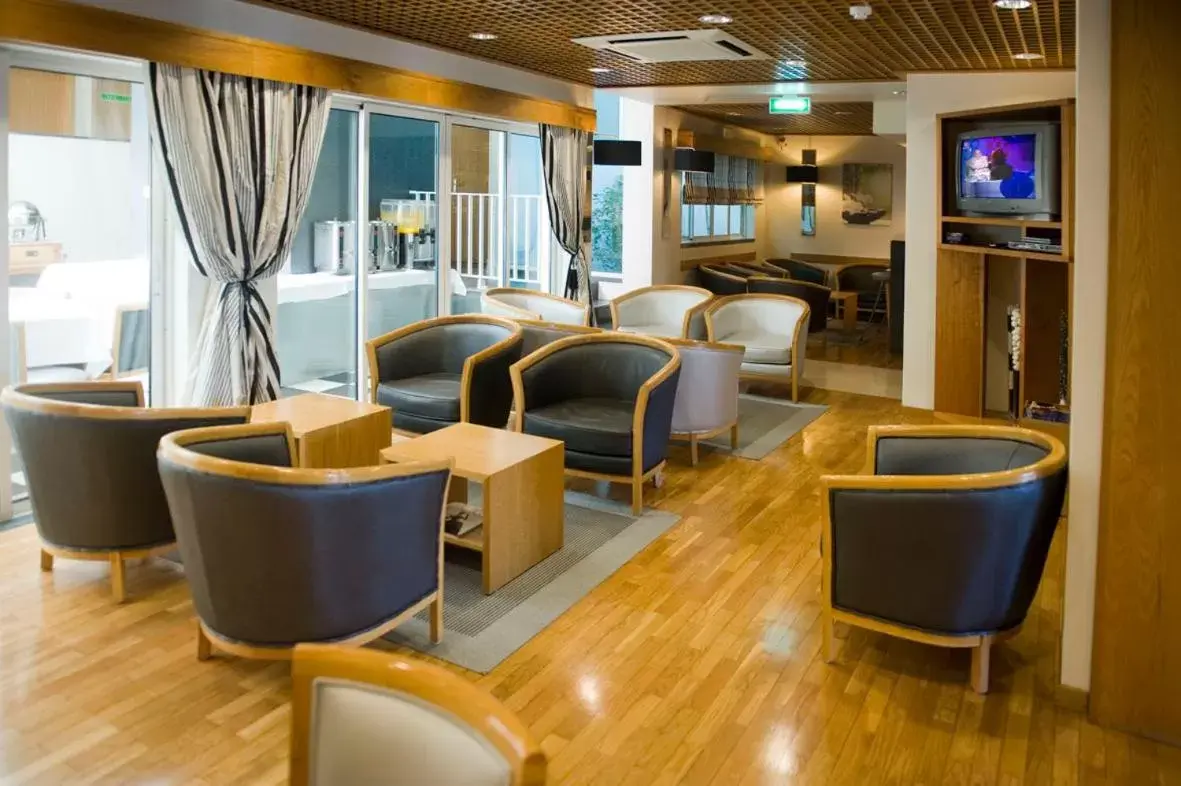 Lounge or bar in Hotel Varandas do Atlântico by RIDAN Hotels Lounge or bar in Hotel Varandas do Atlântico by RIDAN Hotels