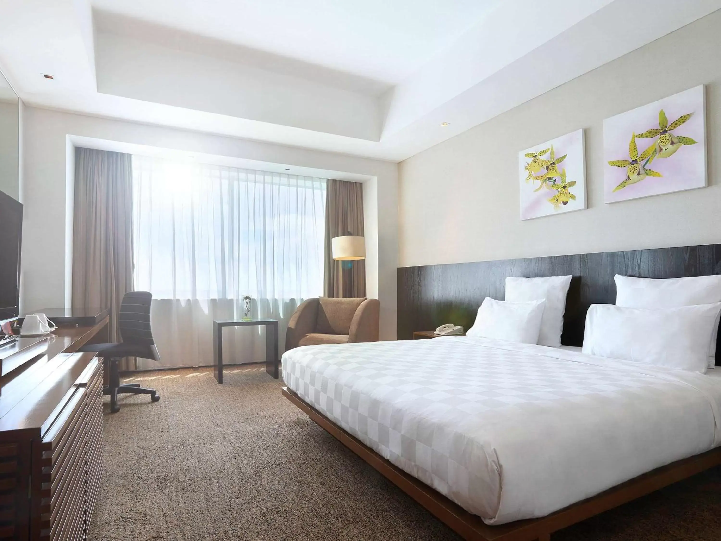 Photo of the whole room, Bed in Novotel Balikpapan