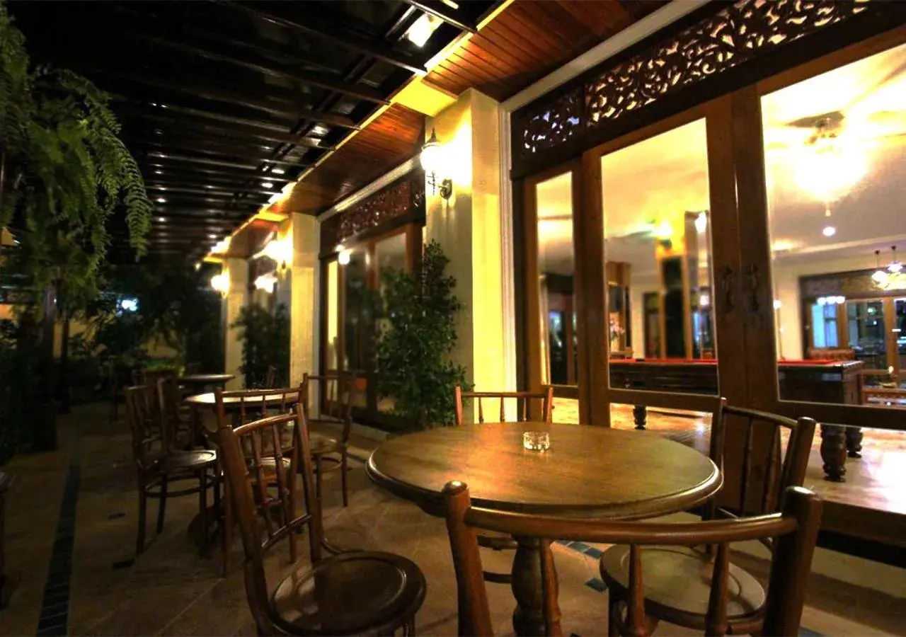 Restaurant/places to eat, Lounge/Bar in i Boutique Hotel