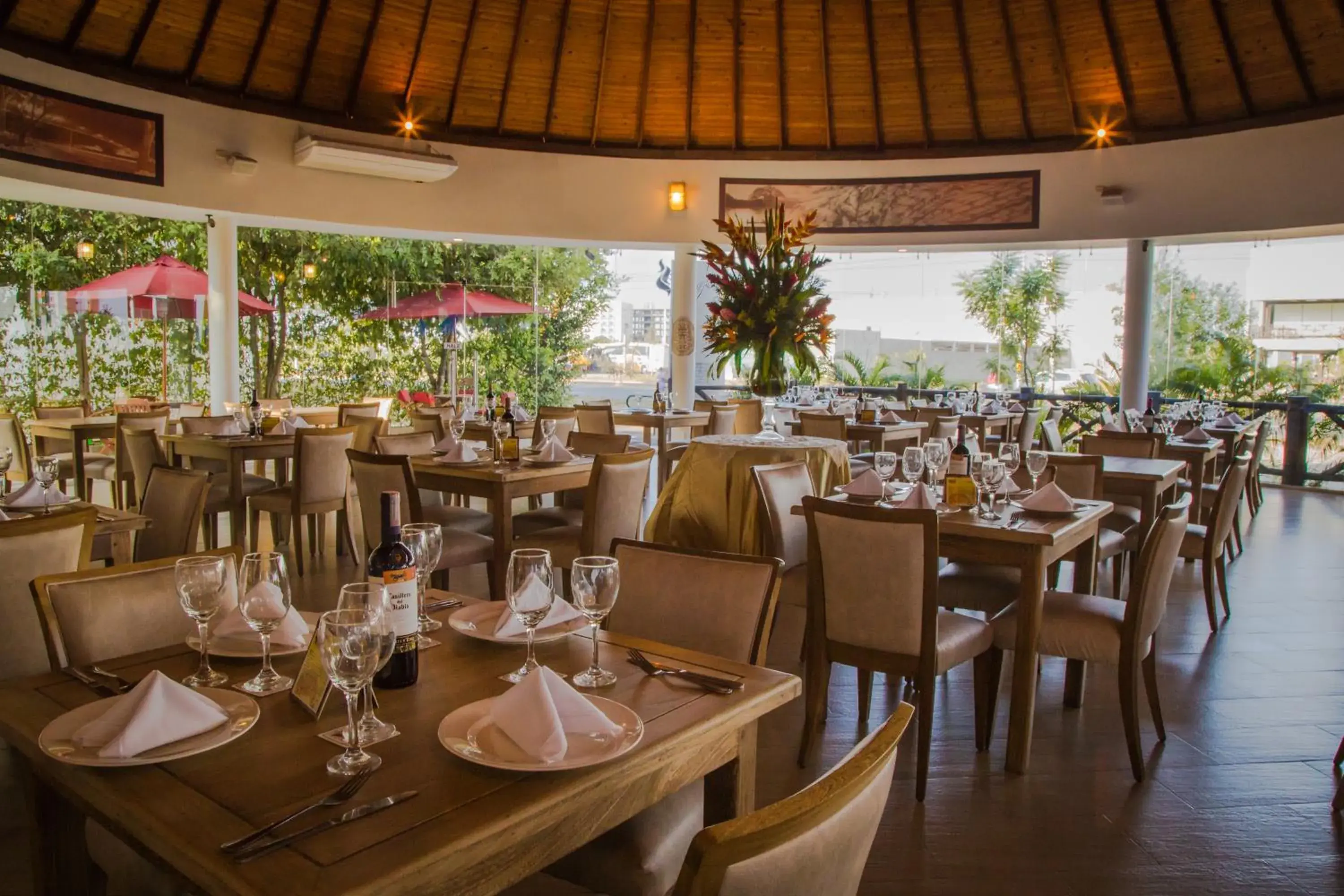 Restaurant/Places to Eat in Hotel Florida Sinú