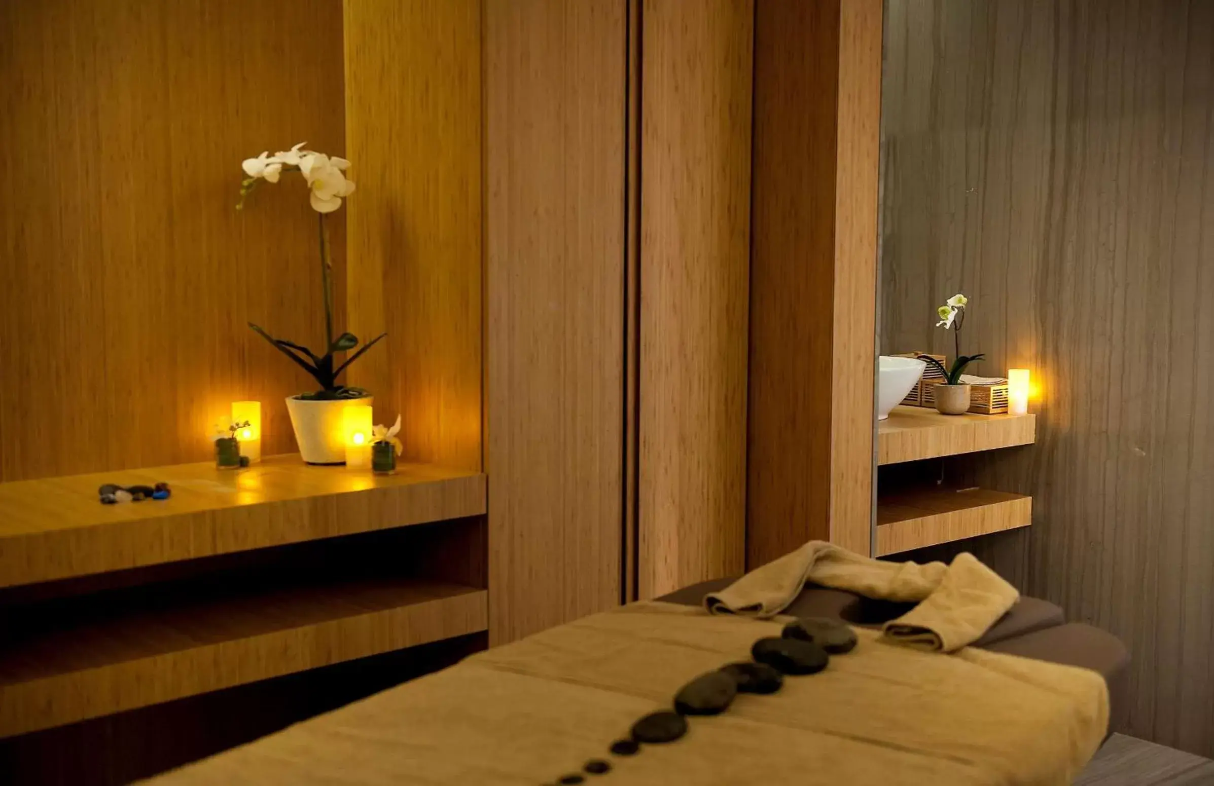 Spa and wellness centre/facilities, Bed in DoubleTree By Hilton Istanbul - Moda