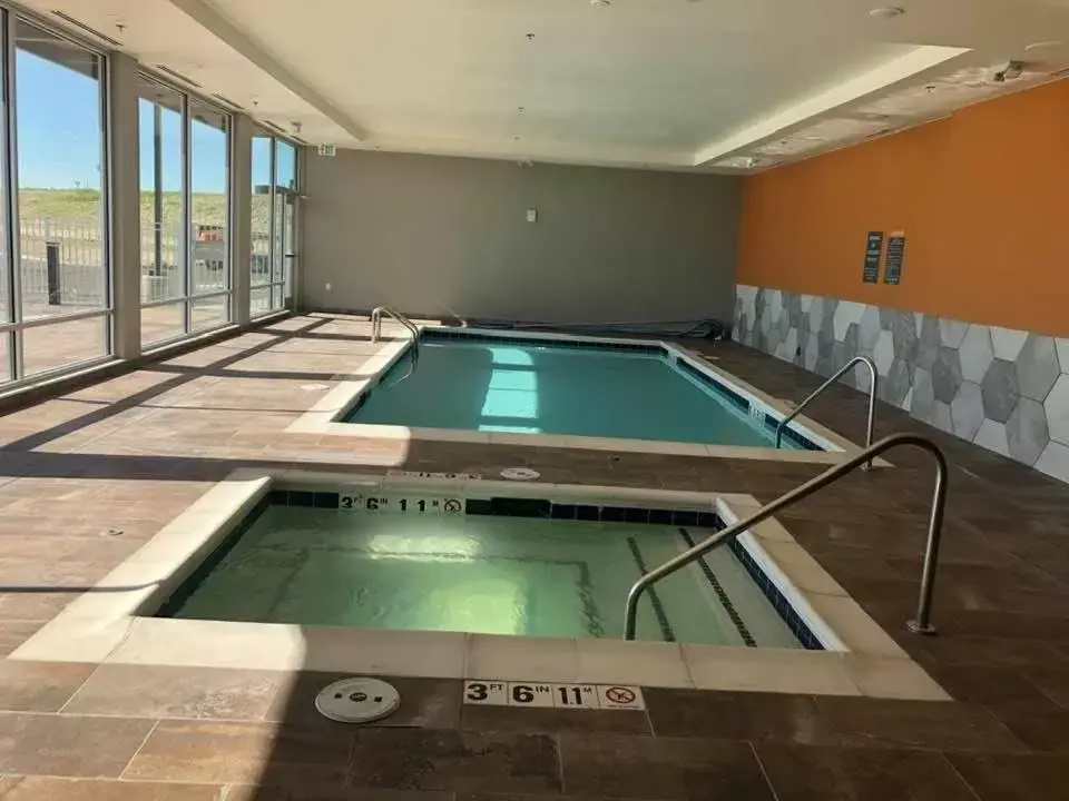 Swimming Pool in La Quinta Inn & Suites Limon by Wyndham