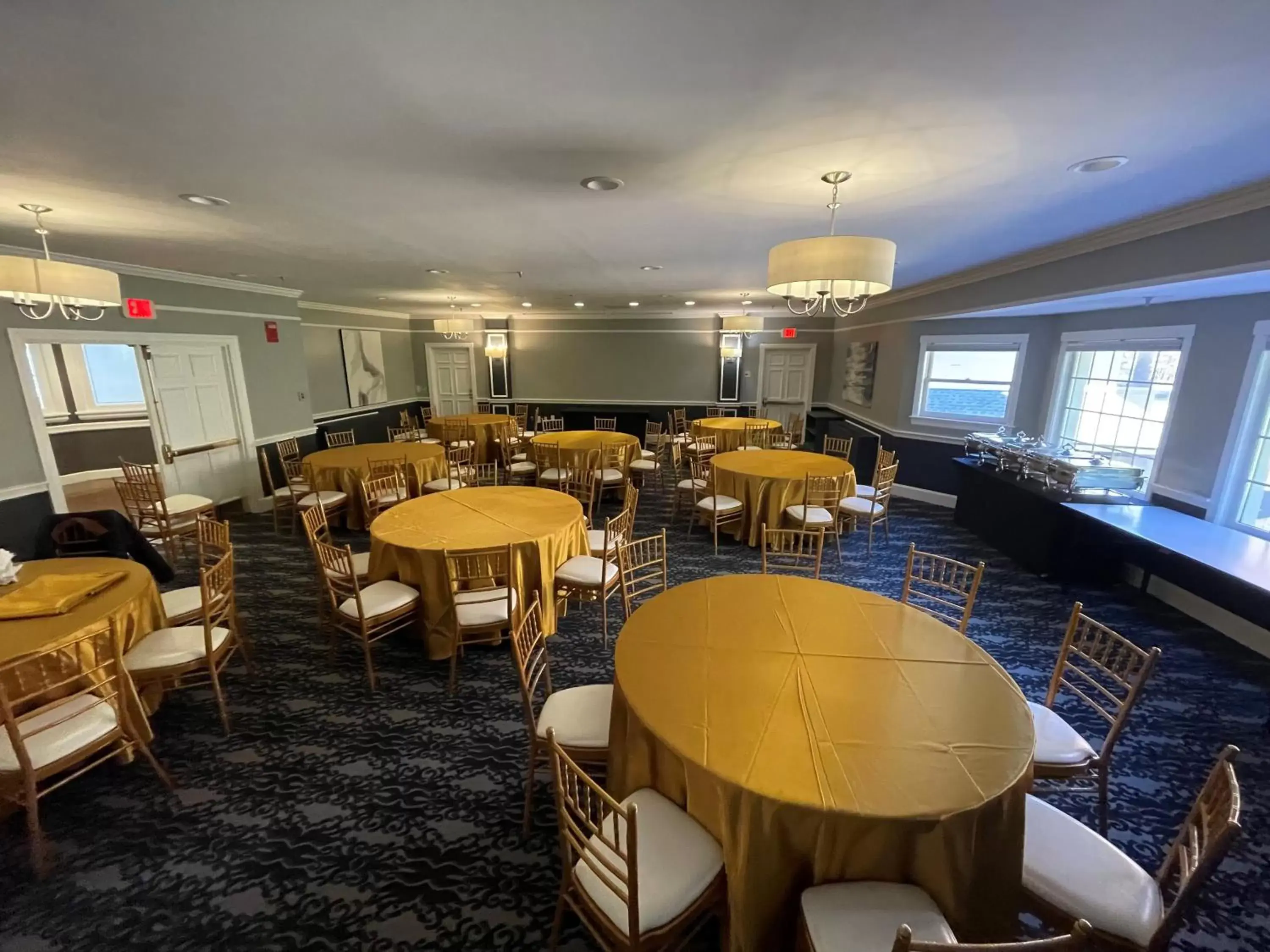 Meeting/conference room, Restaurant/Places to Eat in Chateau Merrimack Hotel & Spa