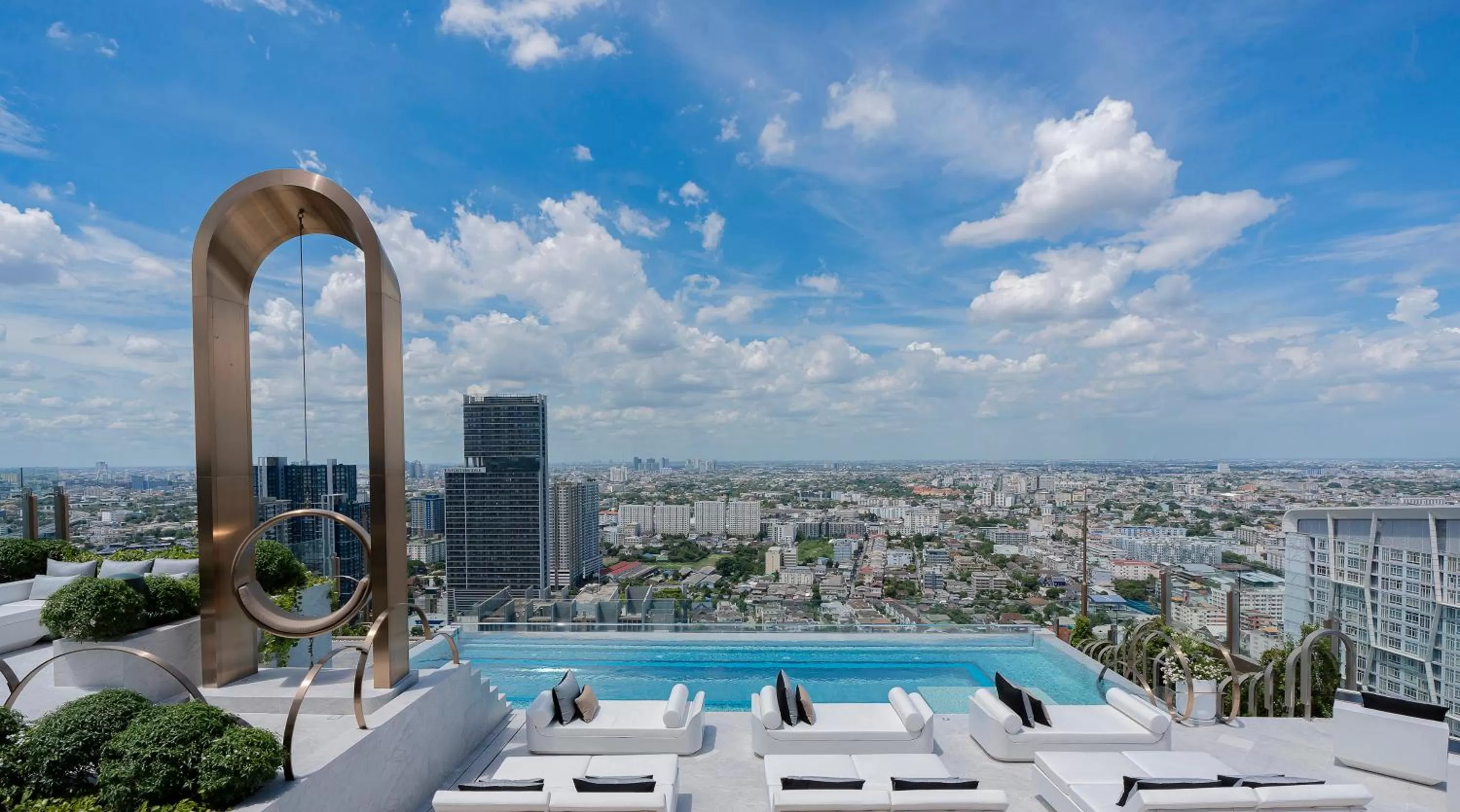Swimming pool in INNSiDE by Meliá Bangkok Sukhumvit