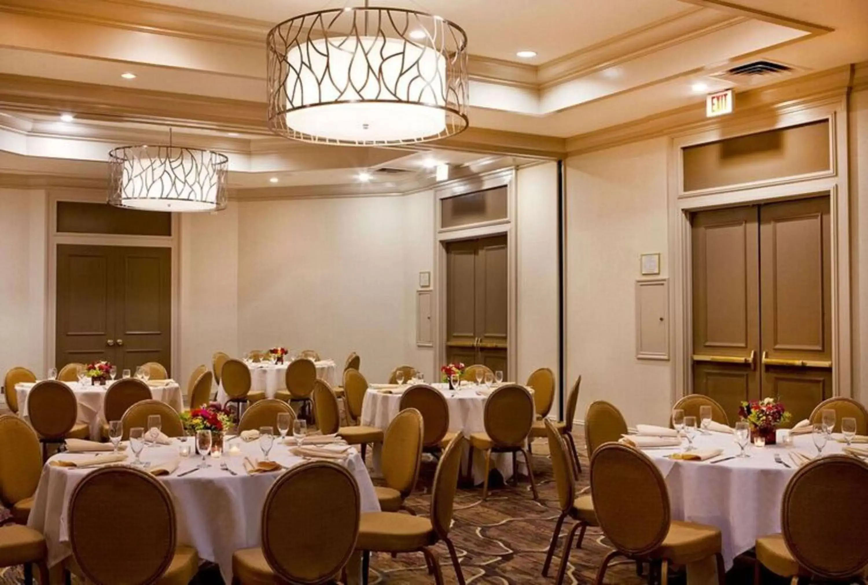 Dining area, Restaurant/Places to Eat in Hilton Woodcliff Lake