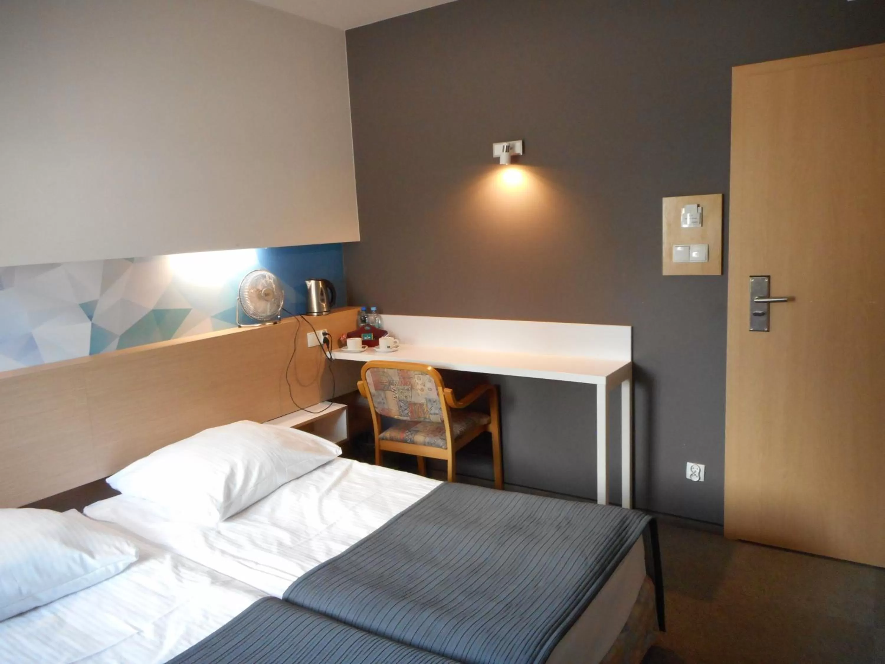 Property building, Bed in Hotel Platan