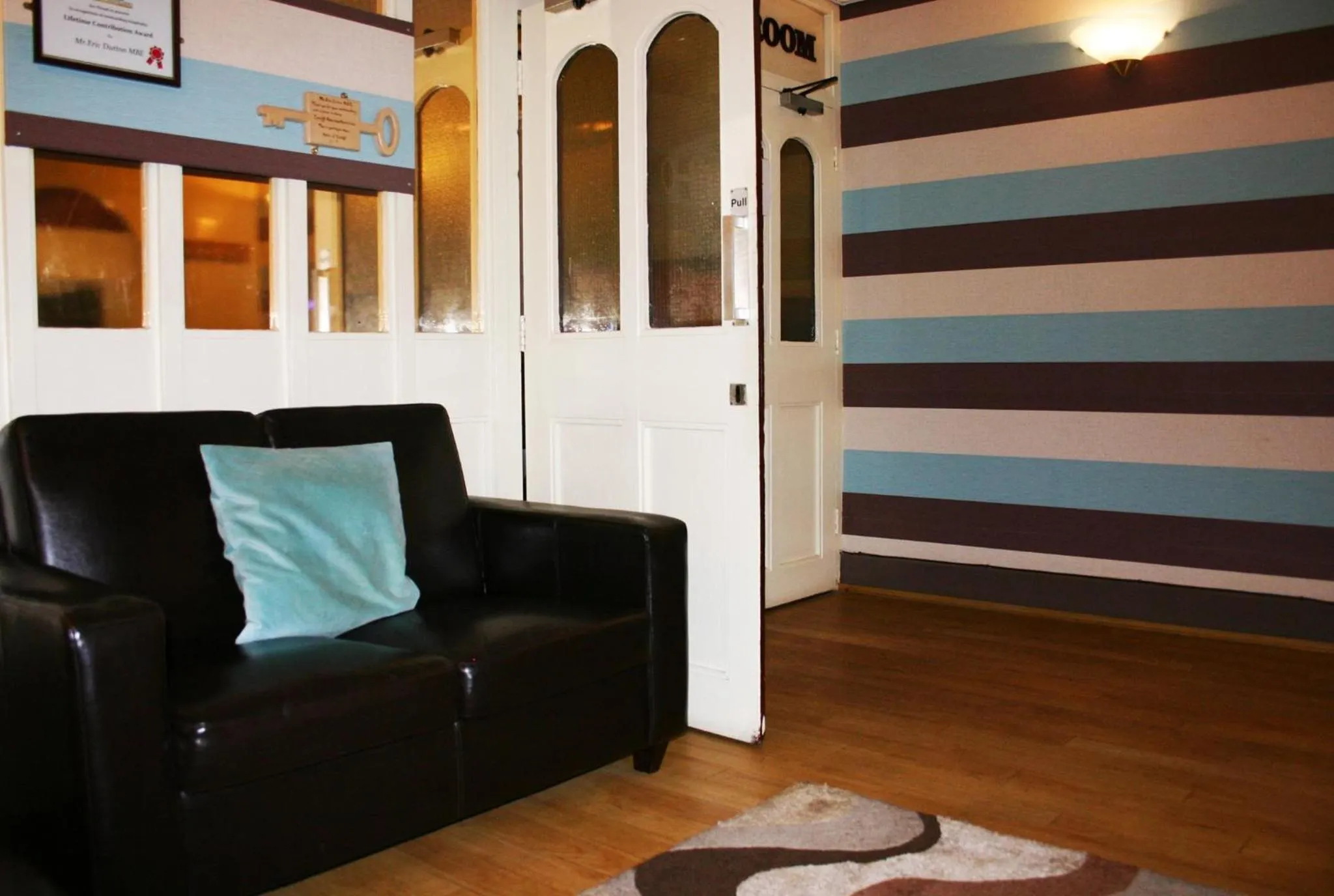 Seating area in Cardiff Sandringham Hotel