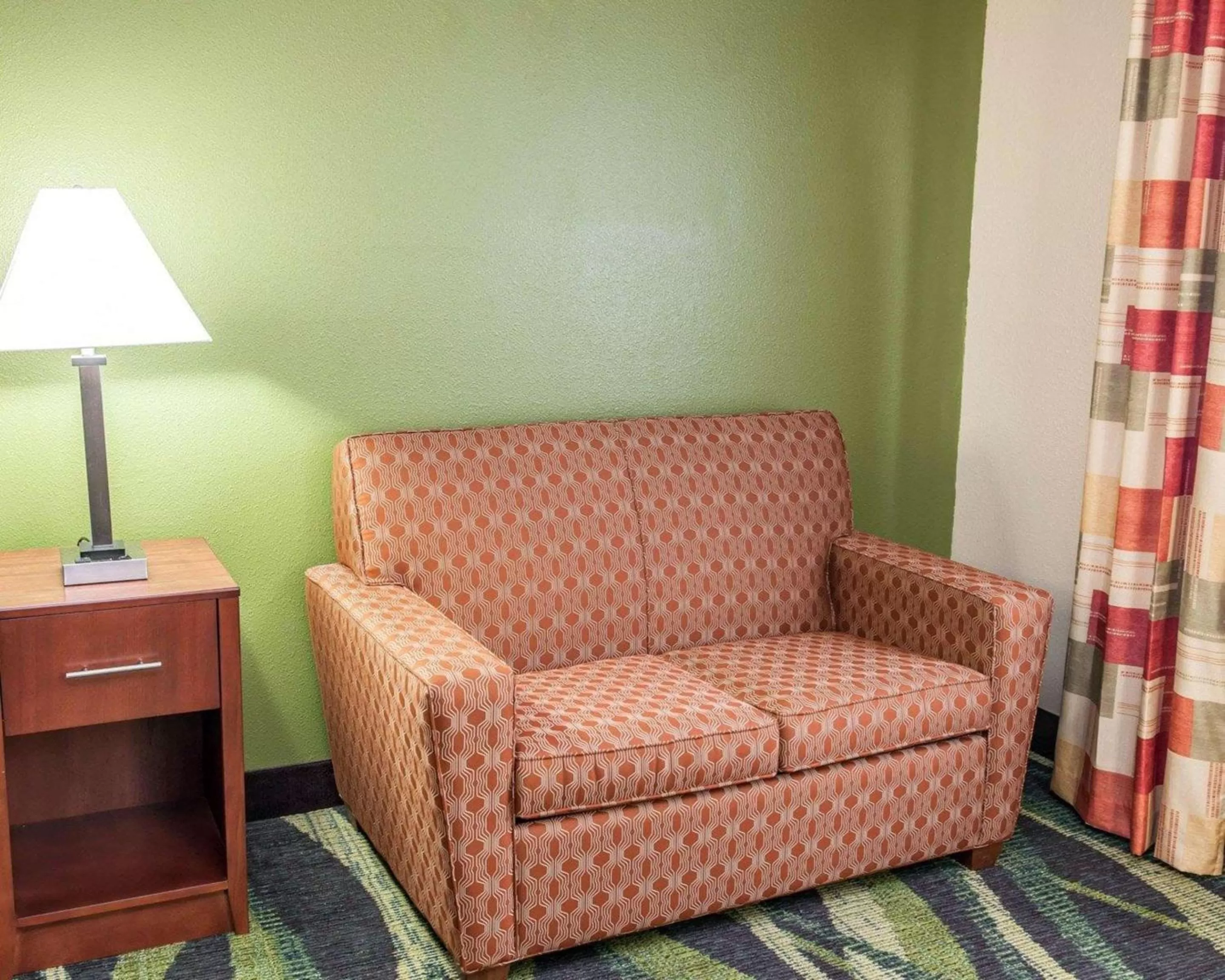 Photo of the whole room, Seating Area in Quality Inn & Suites South Bend Airport