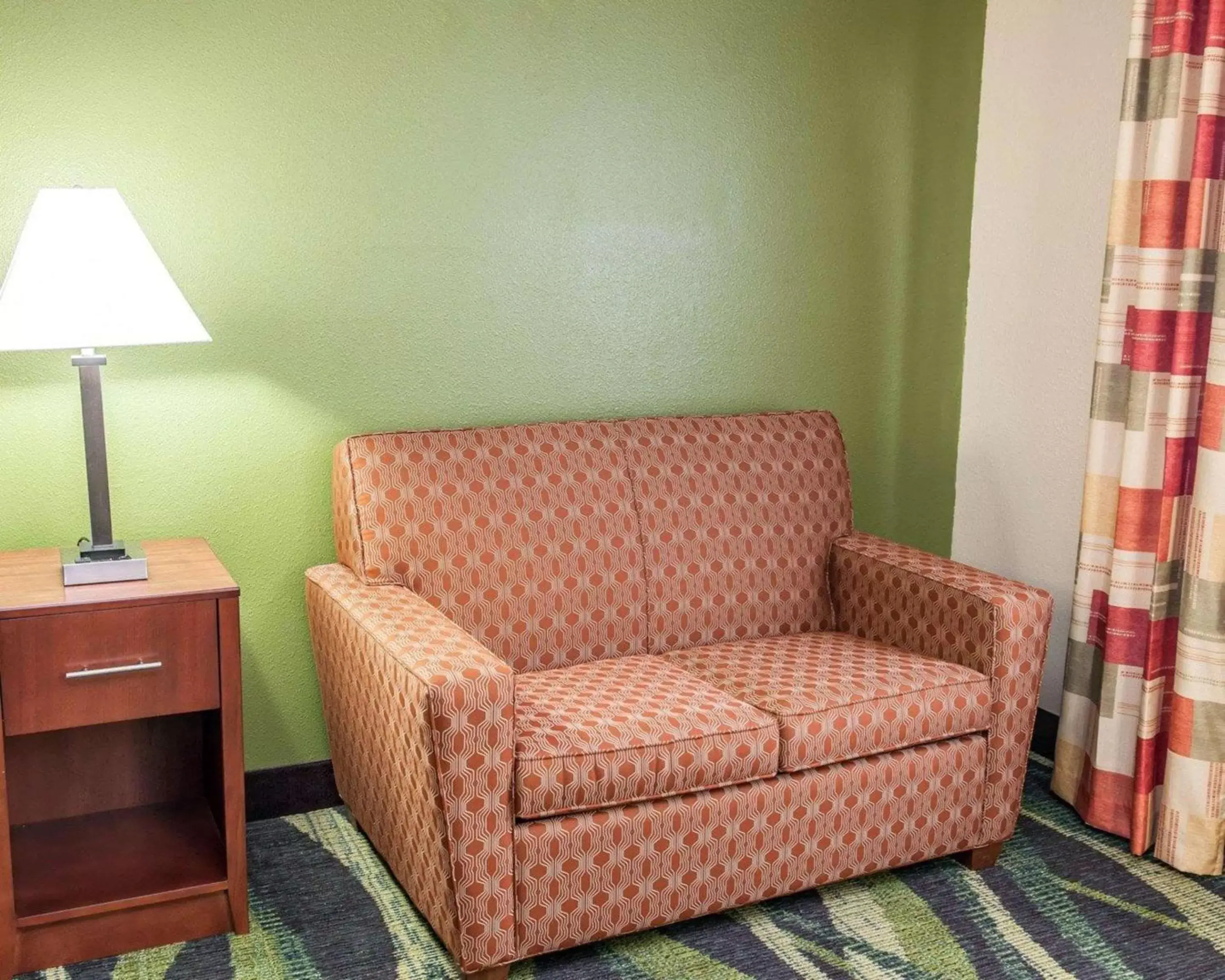 Photo of the whole room, Seating Area in Quality Inn & Suites South Bend Airport