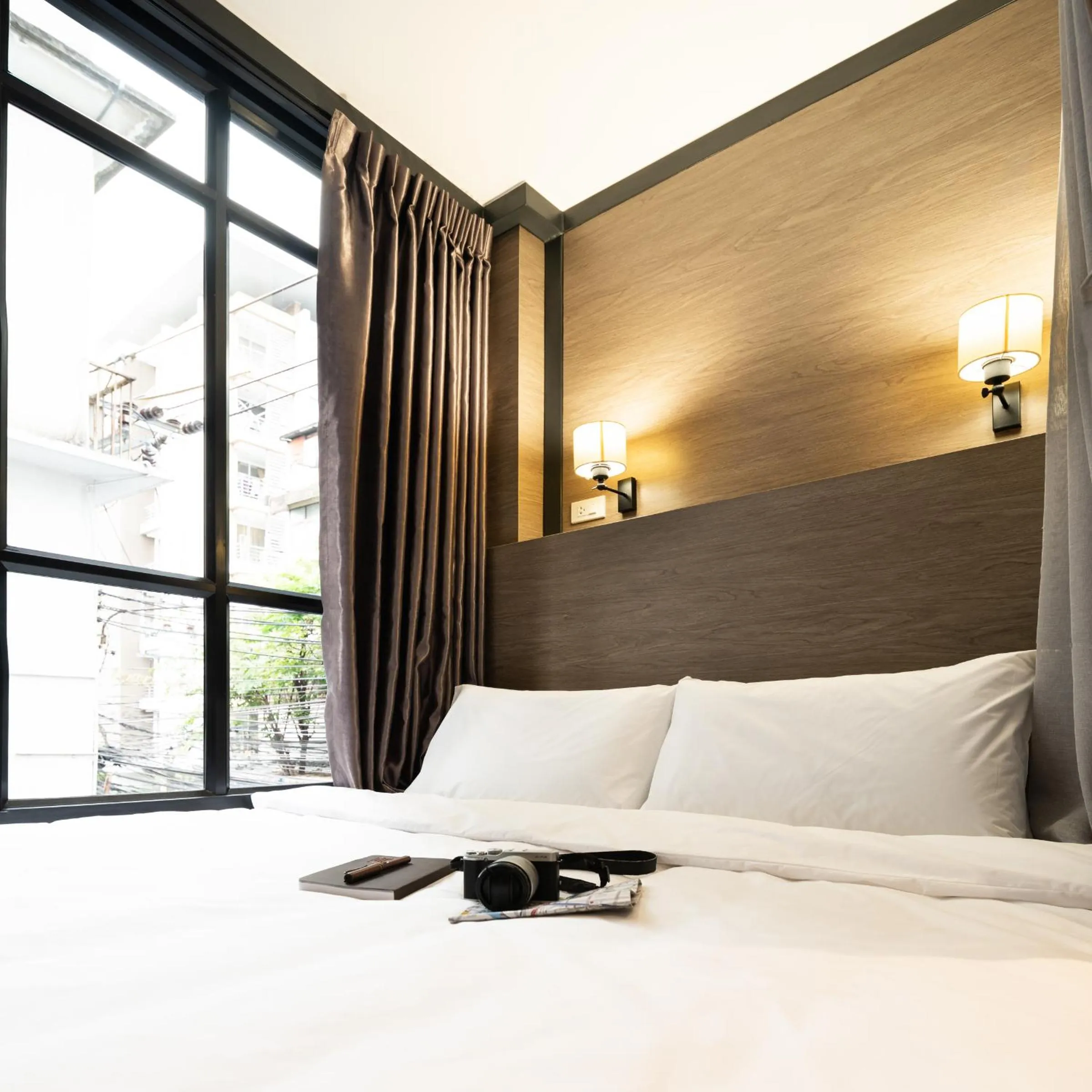 Bed in Warm Window Silom