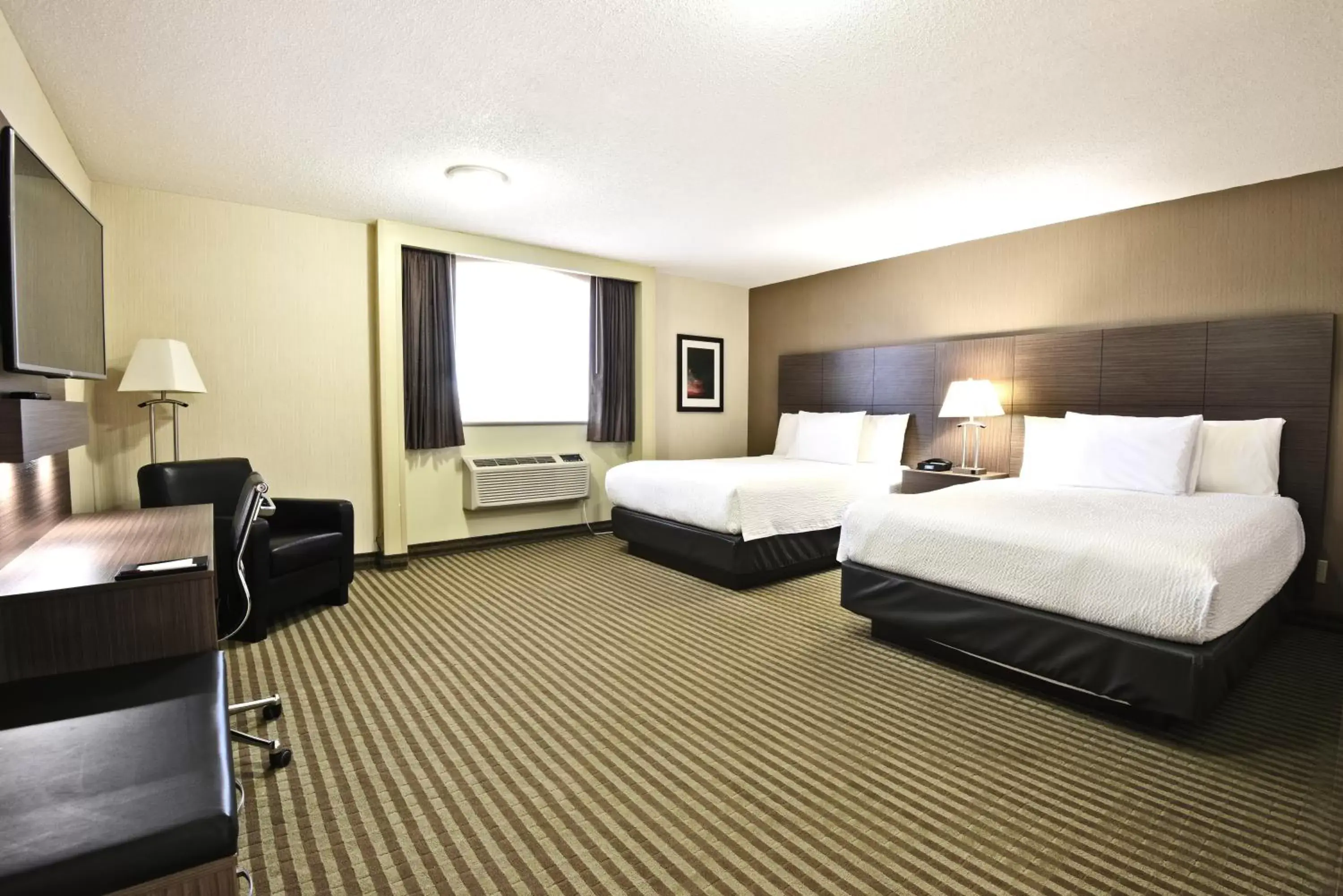 Bed in Victoria Inn Hotel and Convention Center Winnipeg