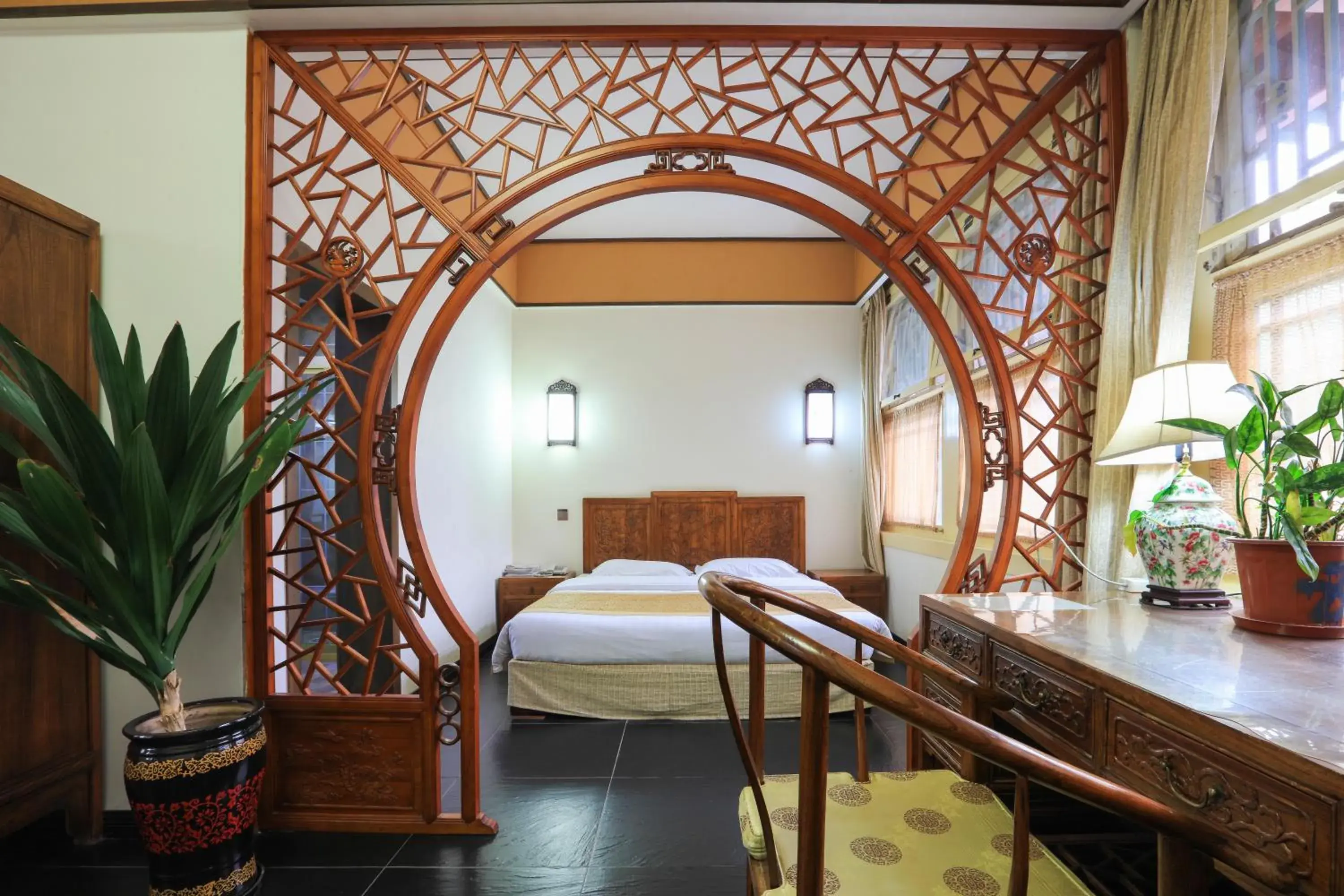 Decorative detail, Bed in Beijing Jingyuan Courtyard Hotel