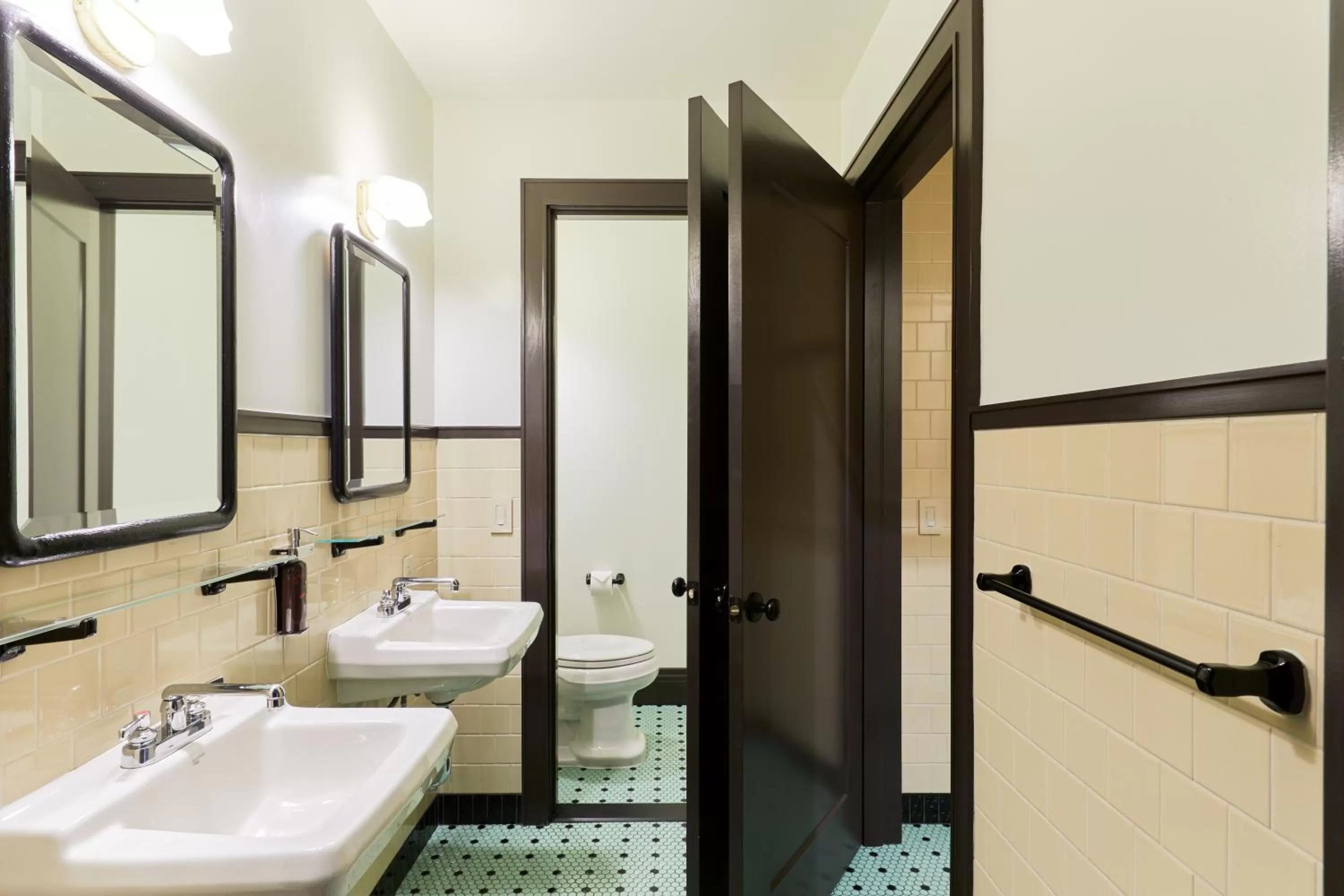 Bathroom in Freehand Los Angeles