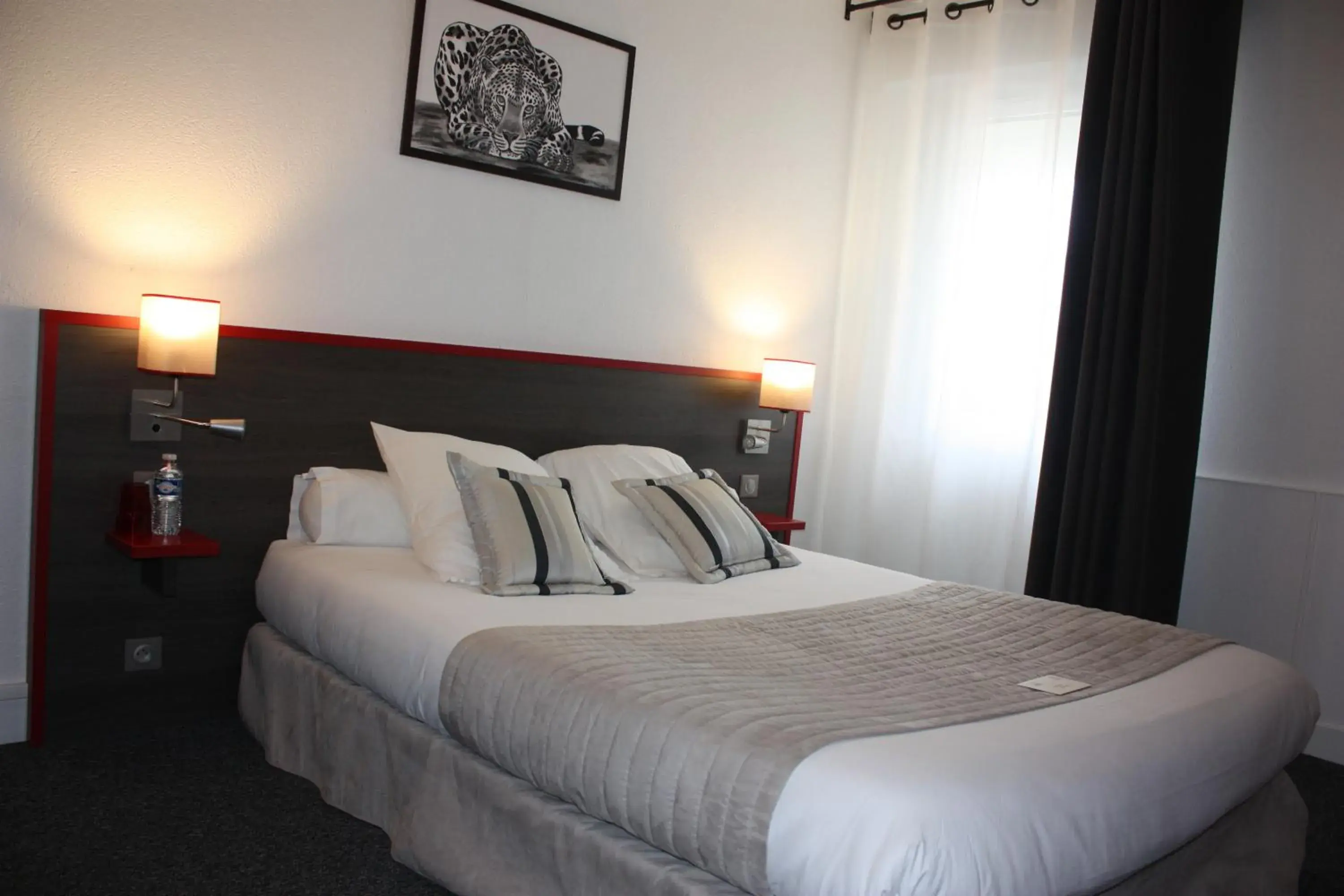 Double Room with Swimming Pool View-Lower level in Hôtel Restaurant La Citadelle