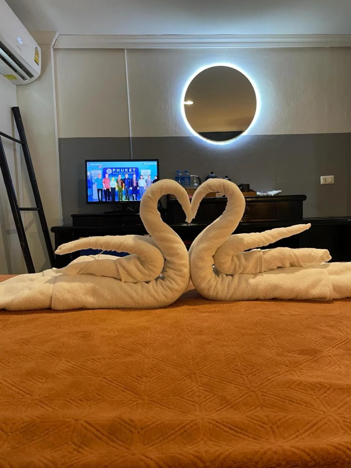 Bed in BH Baan Paradise Hotel Patong