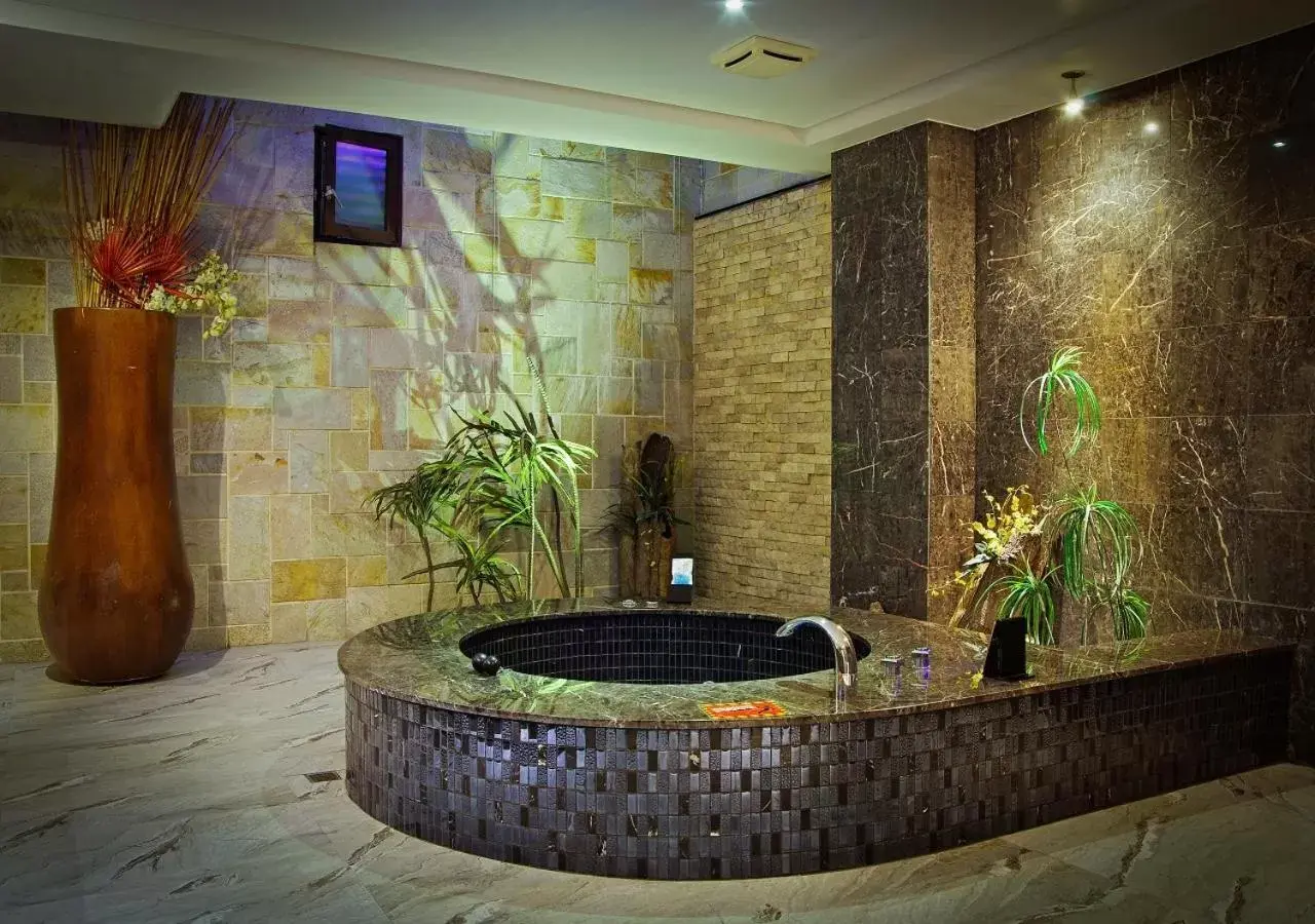 Hot Tub in Feng Cai Motel