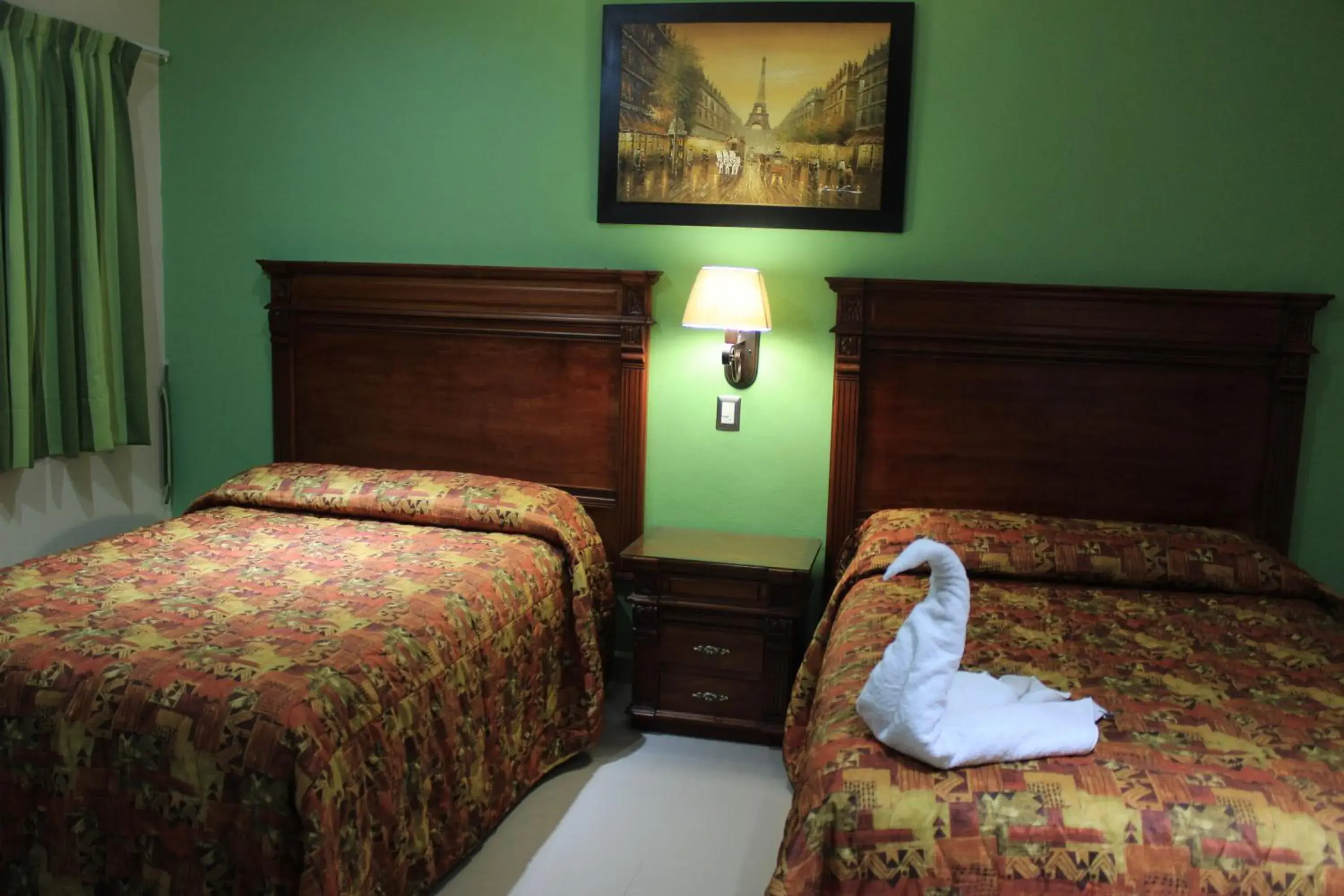 Bedroom, Bed in Terracota Corner Rooms