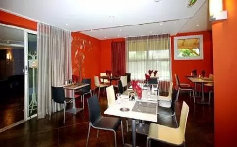 Restaurant/places to eat in Kyriad Direct Lure