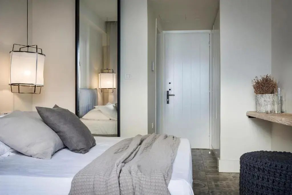 Bed in Kefalonia Grand Bed in Kefalonia Grand