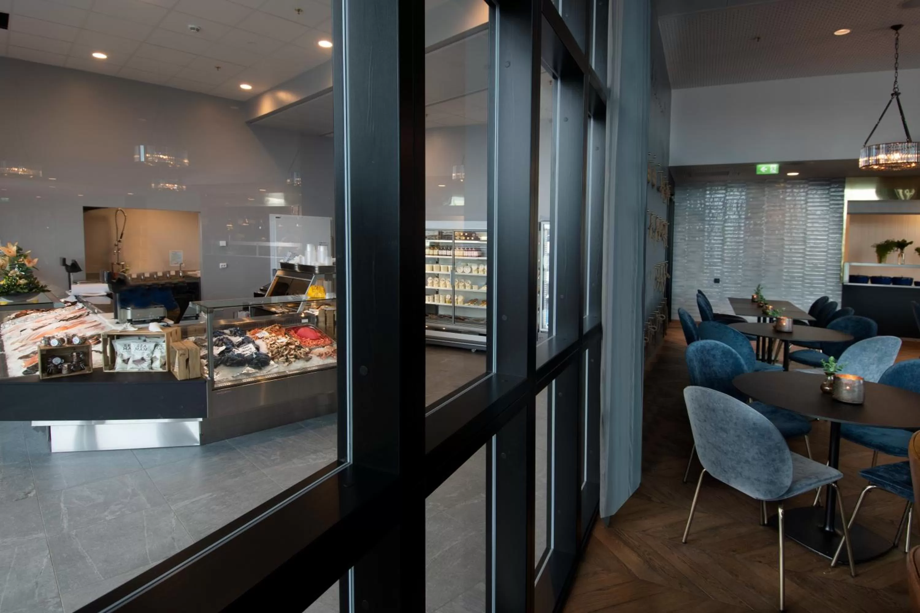 Restaurant/places to eat in Mandal Hotel