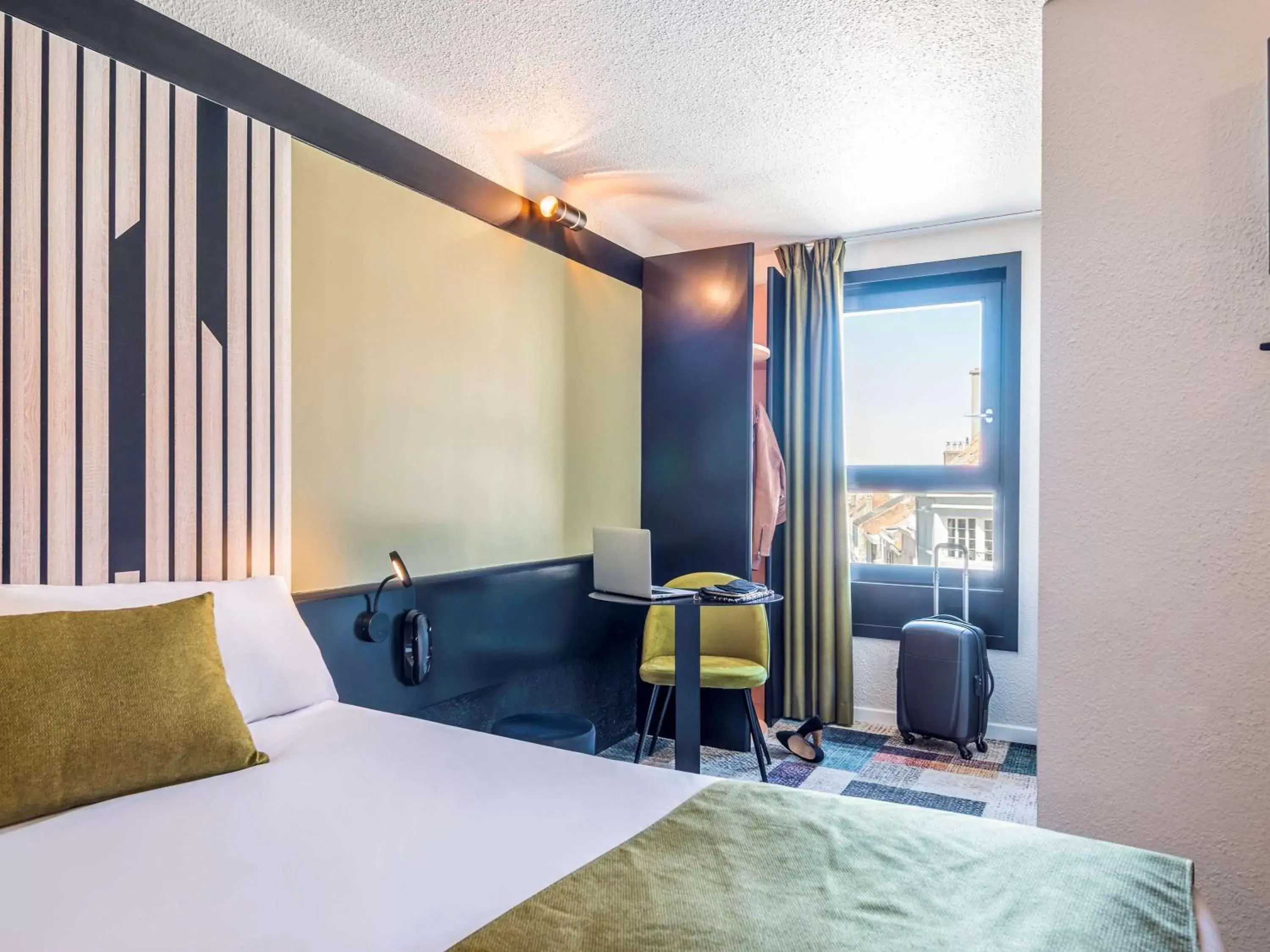 Photo of the whole room, Bed in ibis Styles Boulogne sur Mer Centre Cathédrale