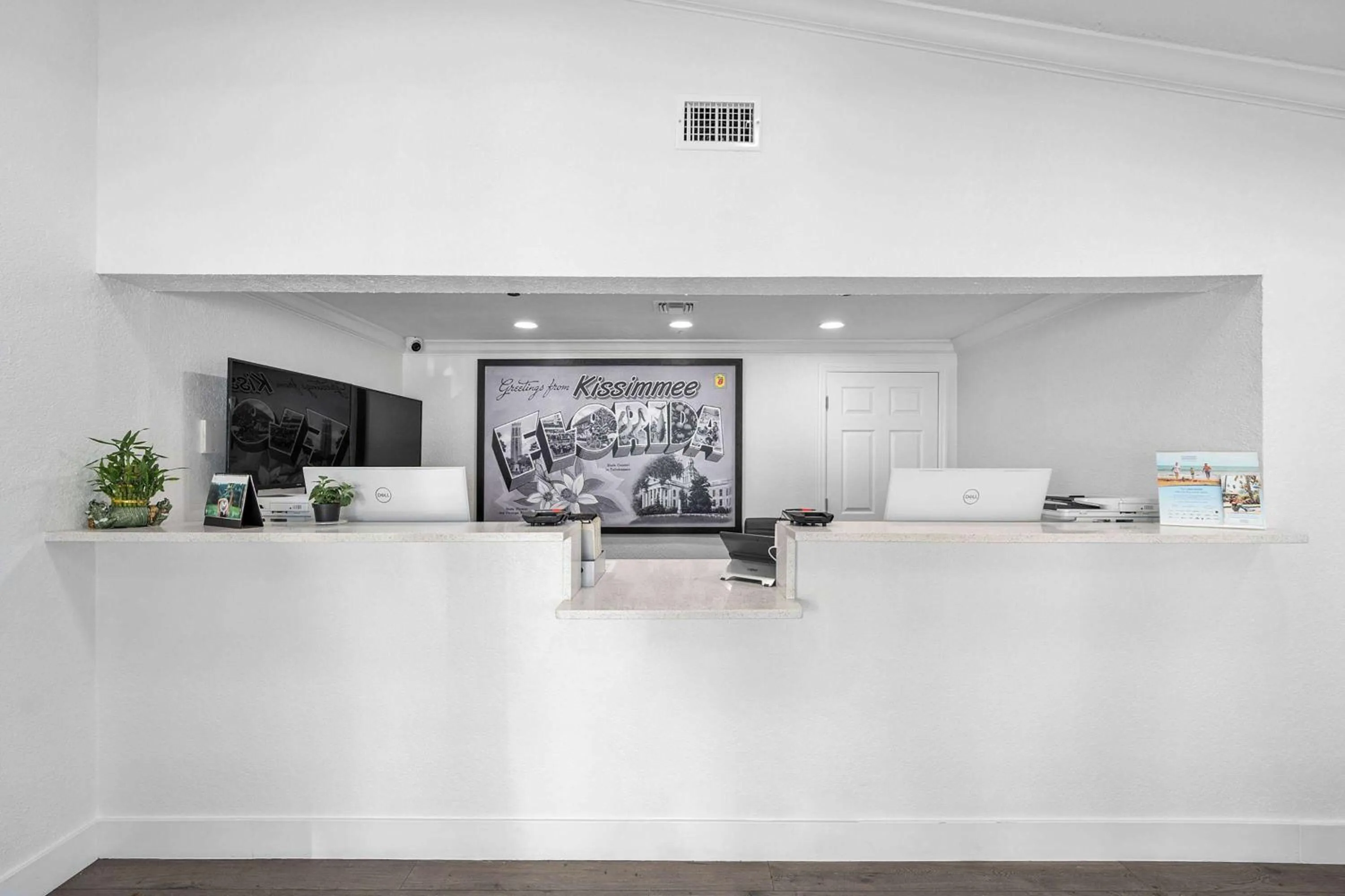 Lobby or reception in Super 8 by Wyndham Kissimmee-Orlando