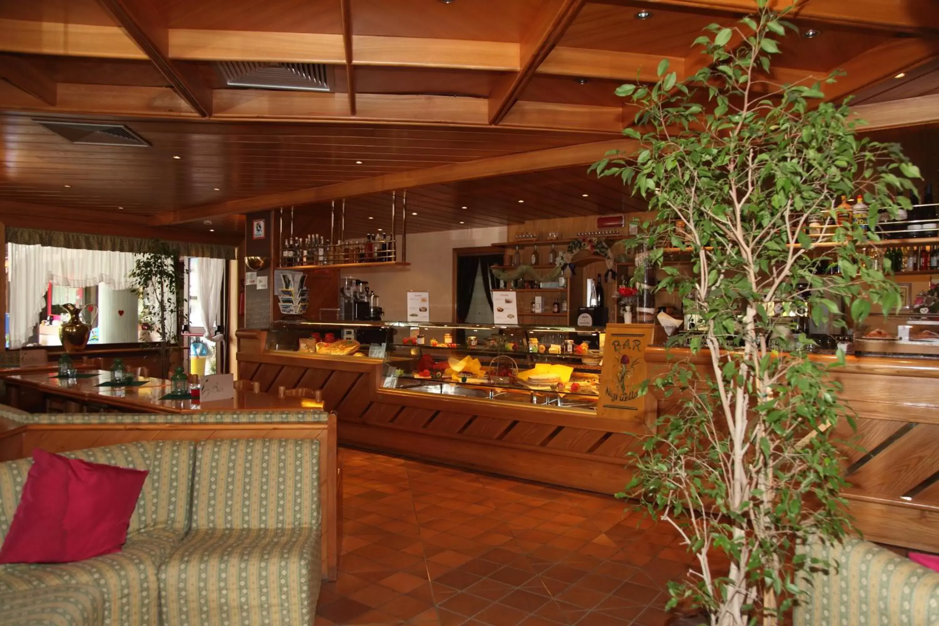 Lounge or bar, Restaurant/Places to Eat in Hotel Nigritella