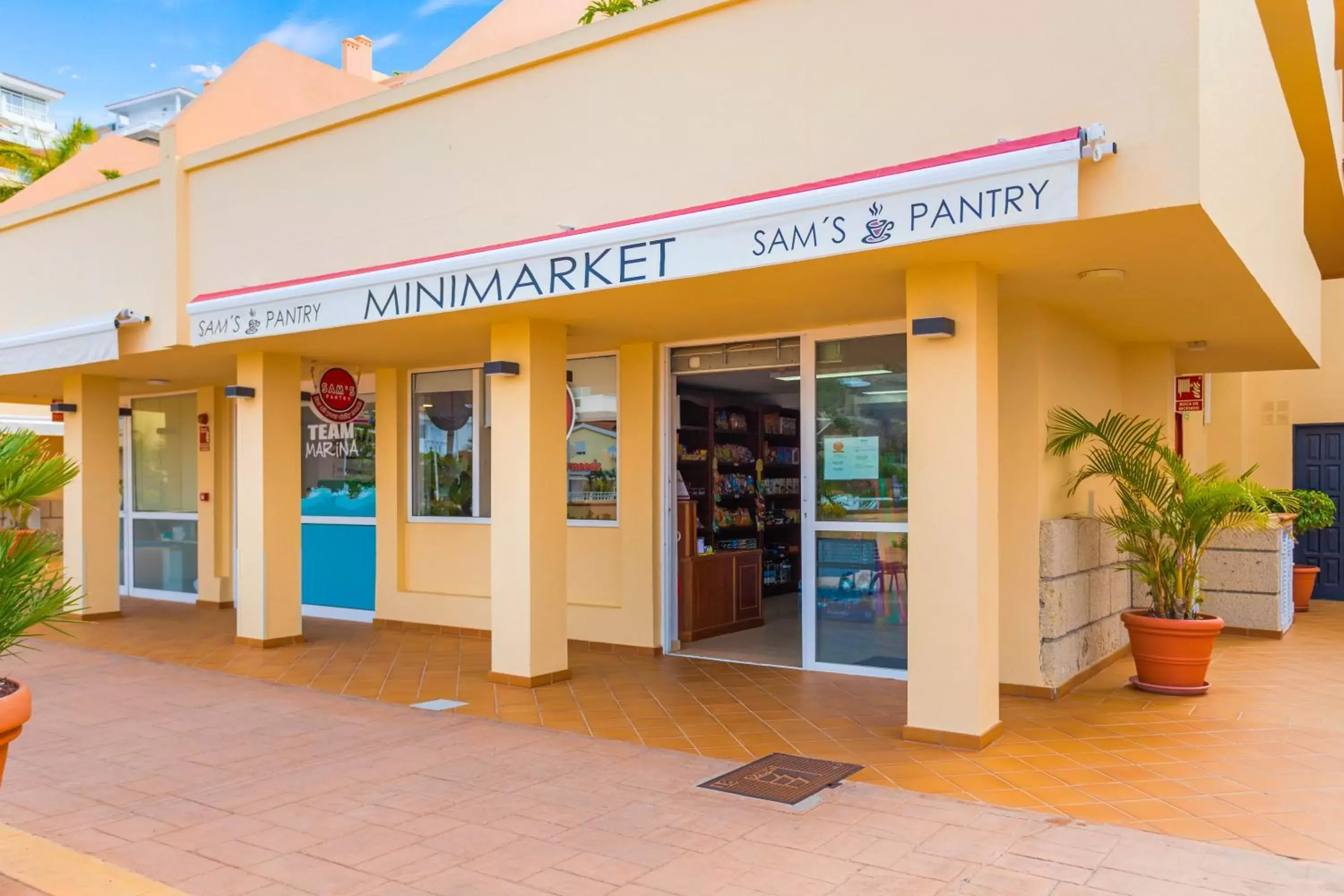 Supermarket/grocery shop in Wyndham Residences Costa Adeje