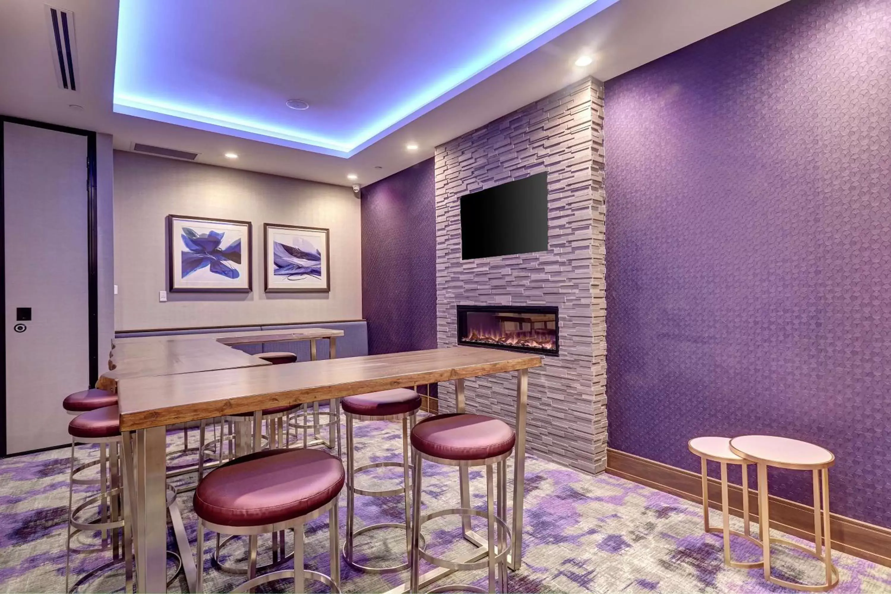 Property building, TV/Entertainment Center in Hilton Garden Inn Toronto/Brampton West, Ontario, Canada