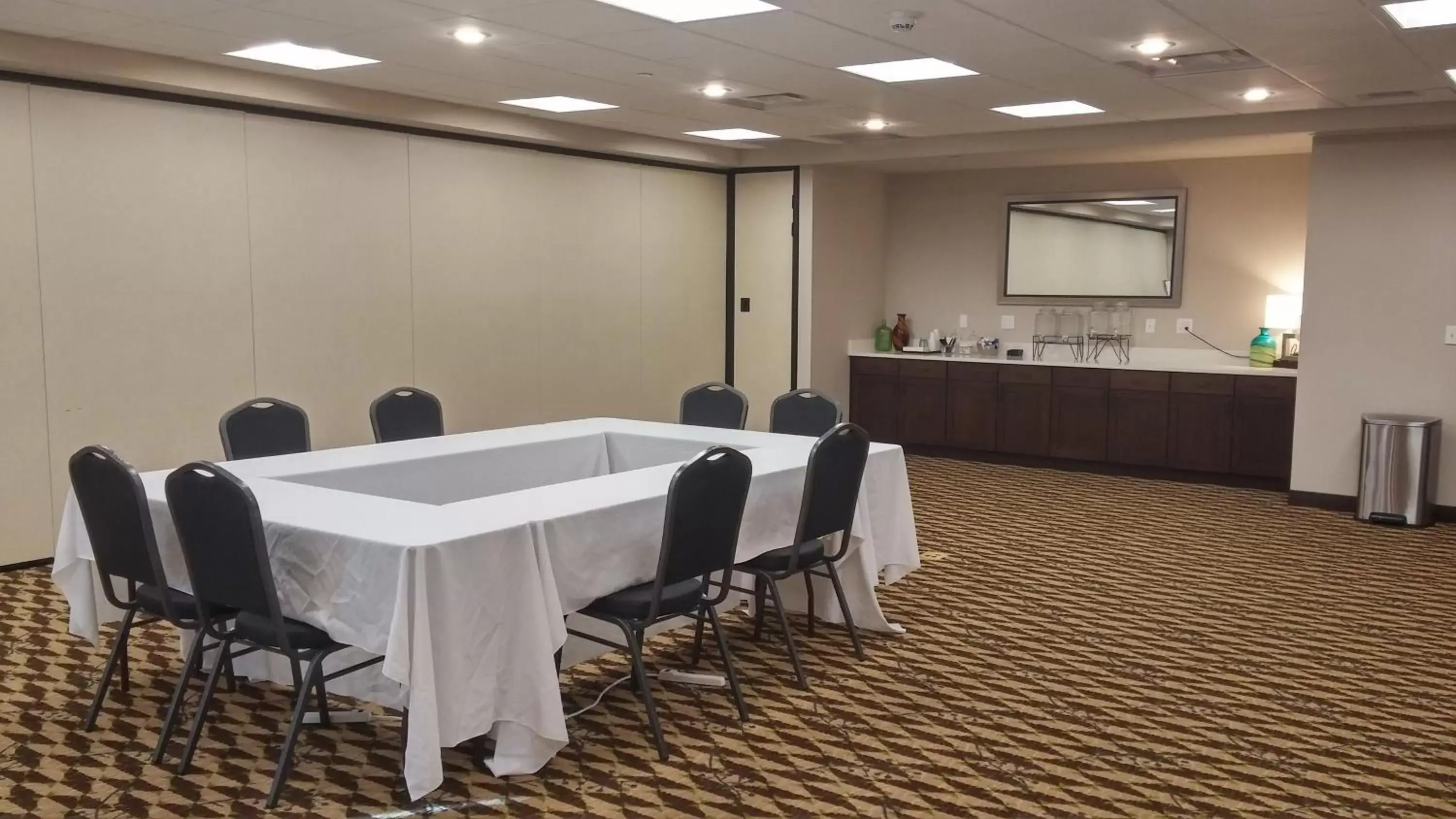 Meeting/conference room in Holiday Inn Express & Suites Golden, an IHG Hotel