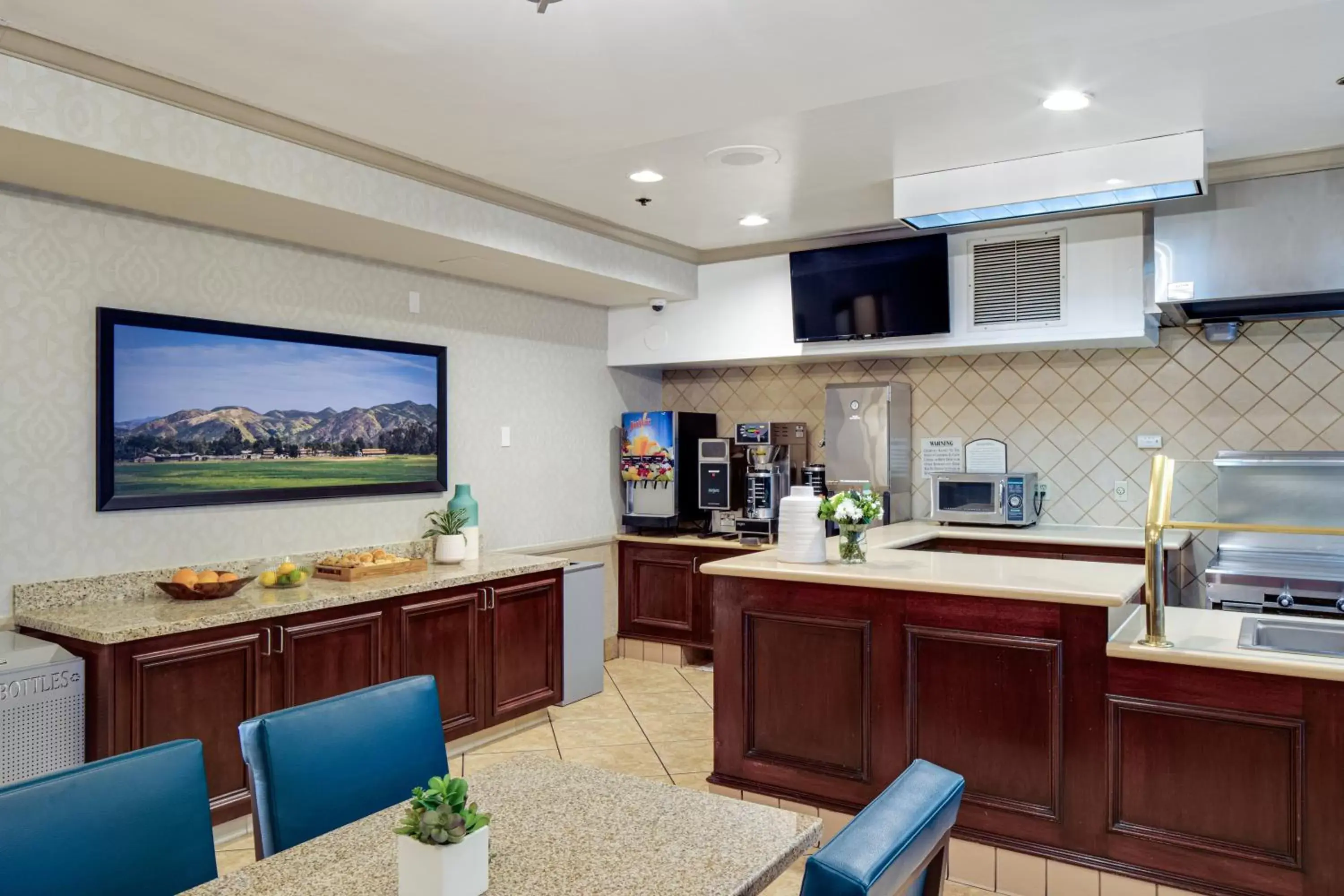 Breakfast in Ayres Hotel Corona - Riverside Breakfast in Ayres Hotel Corona - Riverside